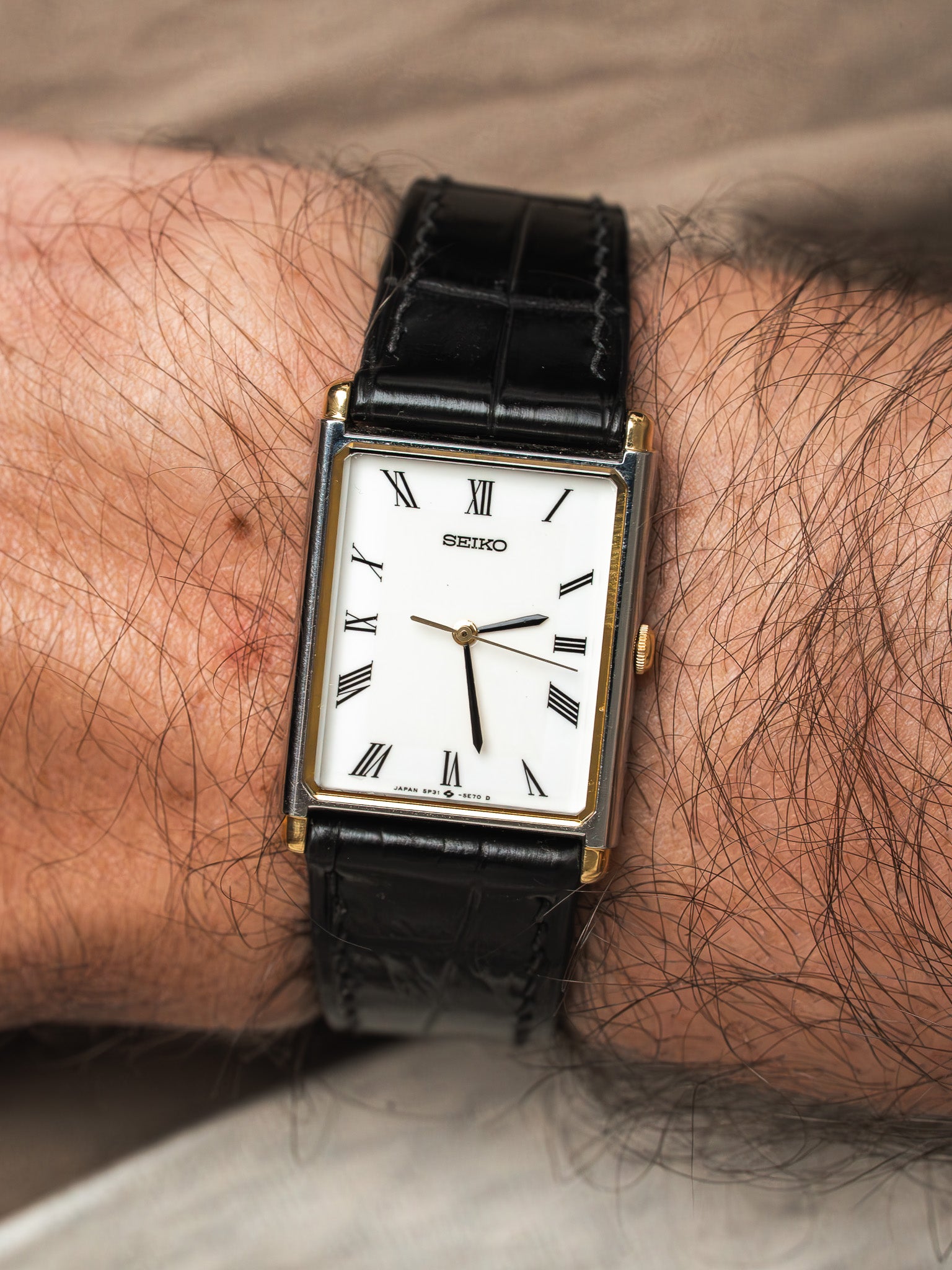 Vintage Seiko Quartz Tank 5P31-5040 — Gold-Plated Steel (1988)