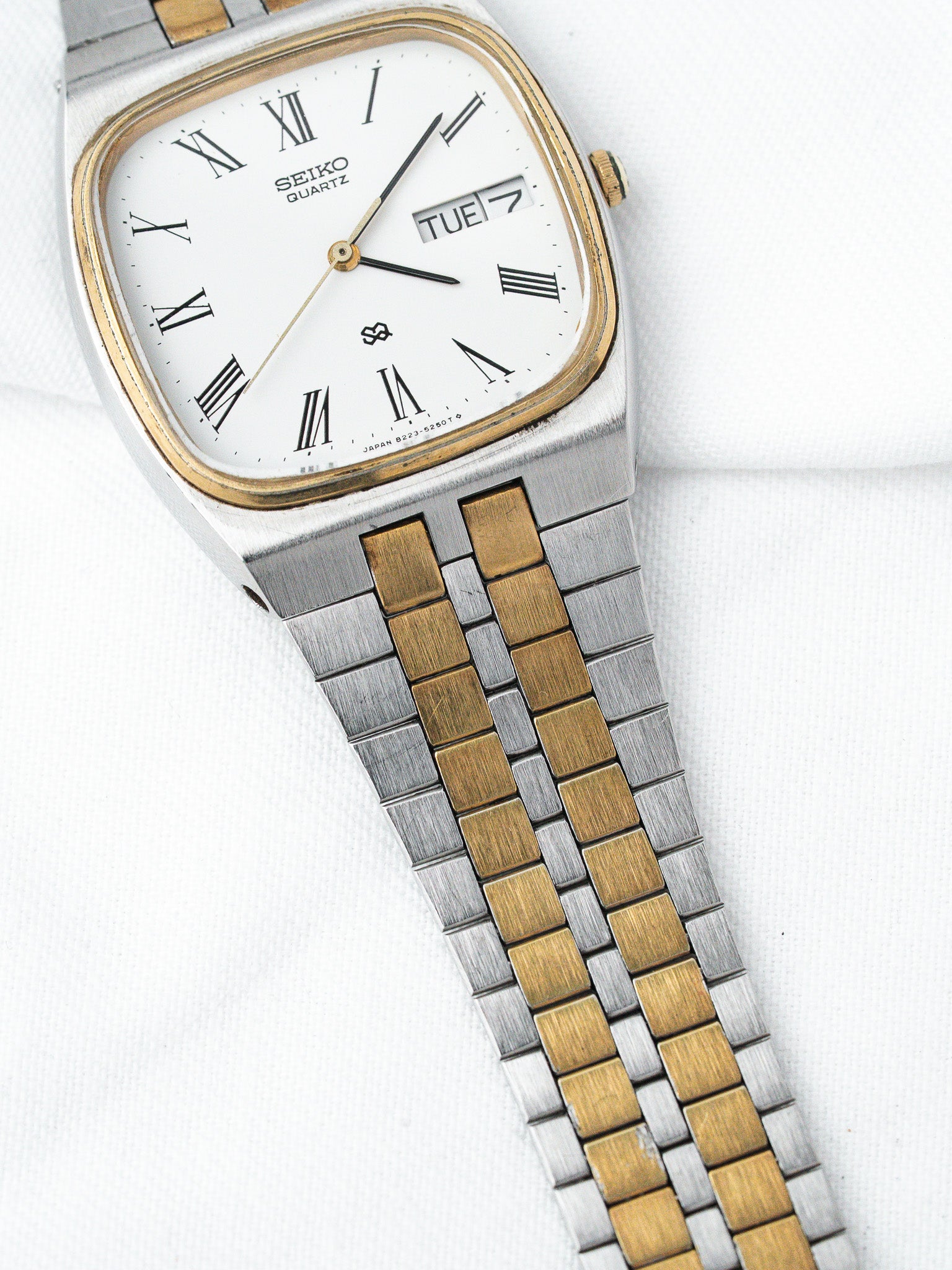 Seiko Quartz vintage watch with white dial, Roman numerals, two-tone steel and gold bracelet