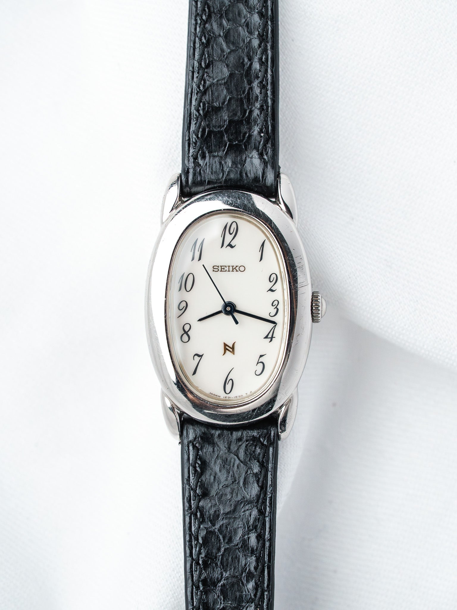 Montre Seiko Noie 1F21-5B70 Acier — Baignoire Ovale (1990s)