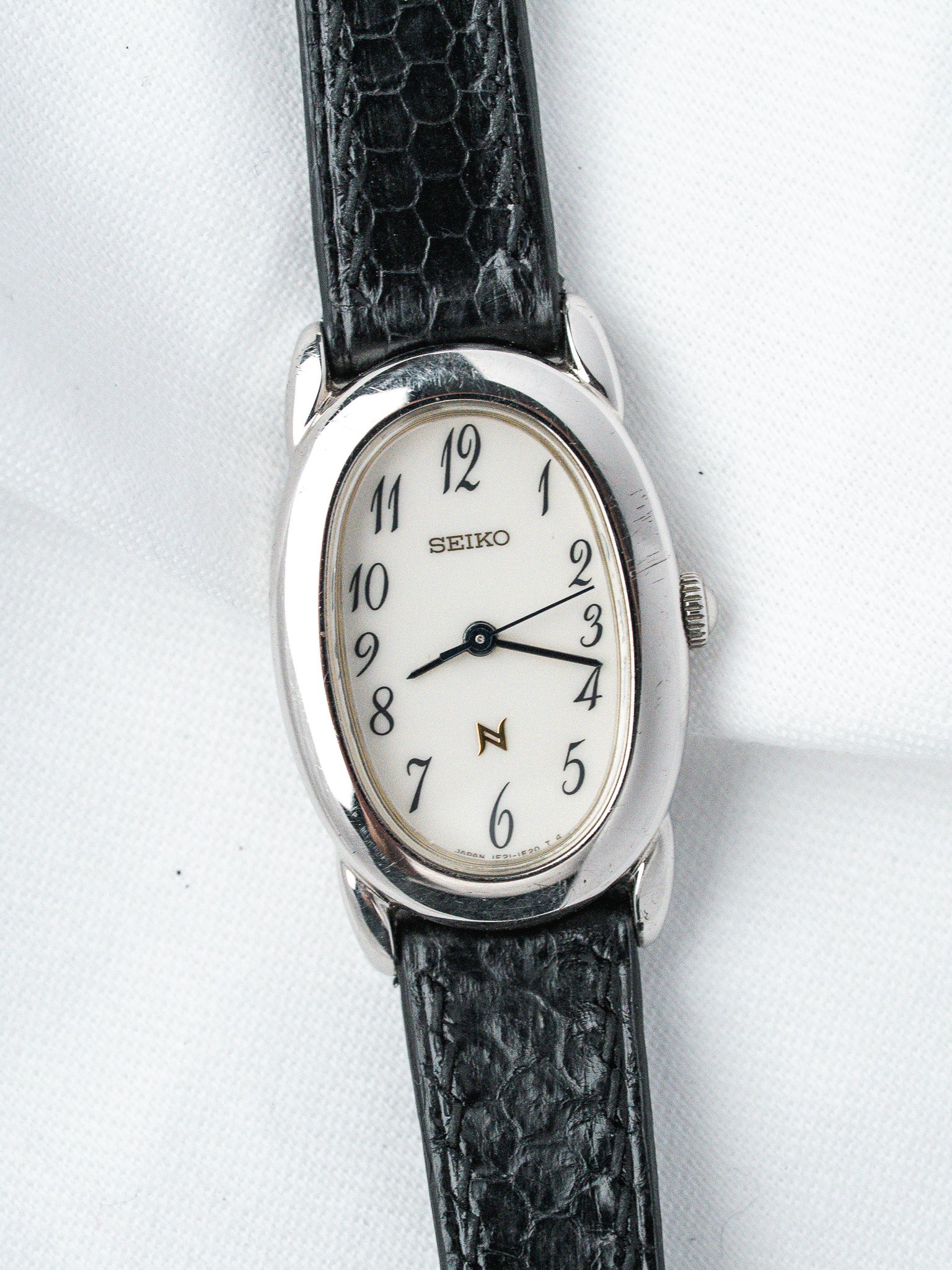 Montre Seiko Noie 1F21-5B70 Acier — Baignoire Ovale (1990s)