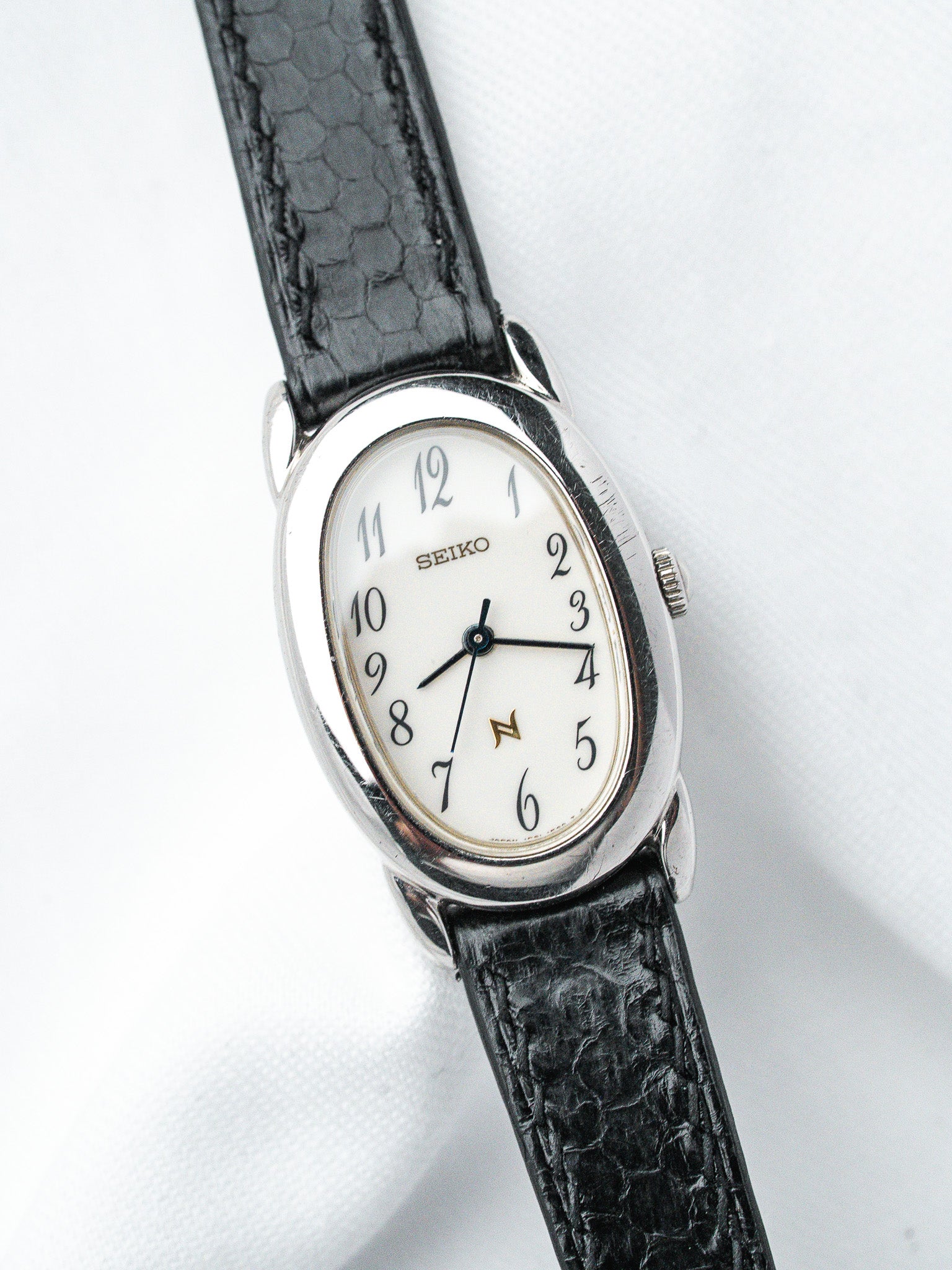 Montre Seiko Noie 1F21-5B70 Acier — Baignoire Ovale (1990s)