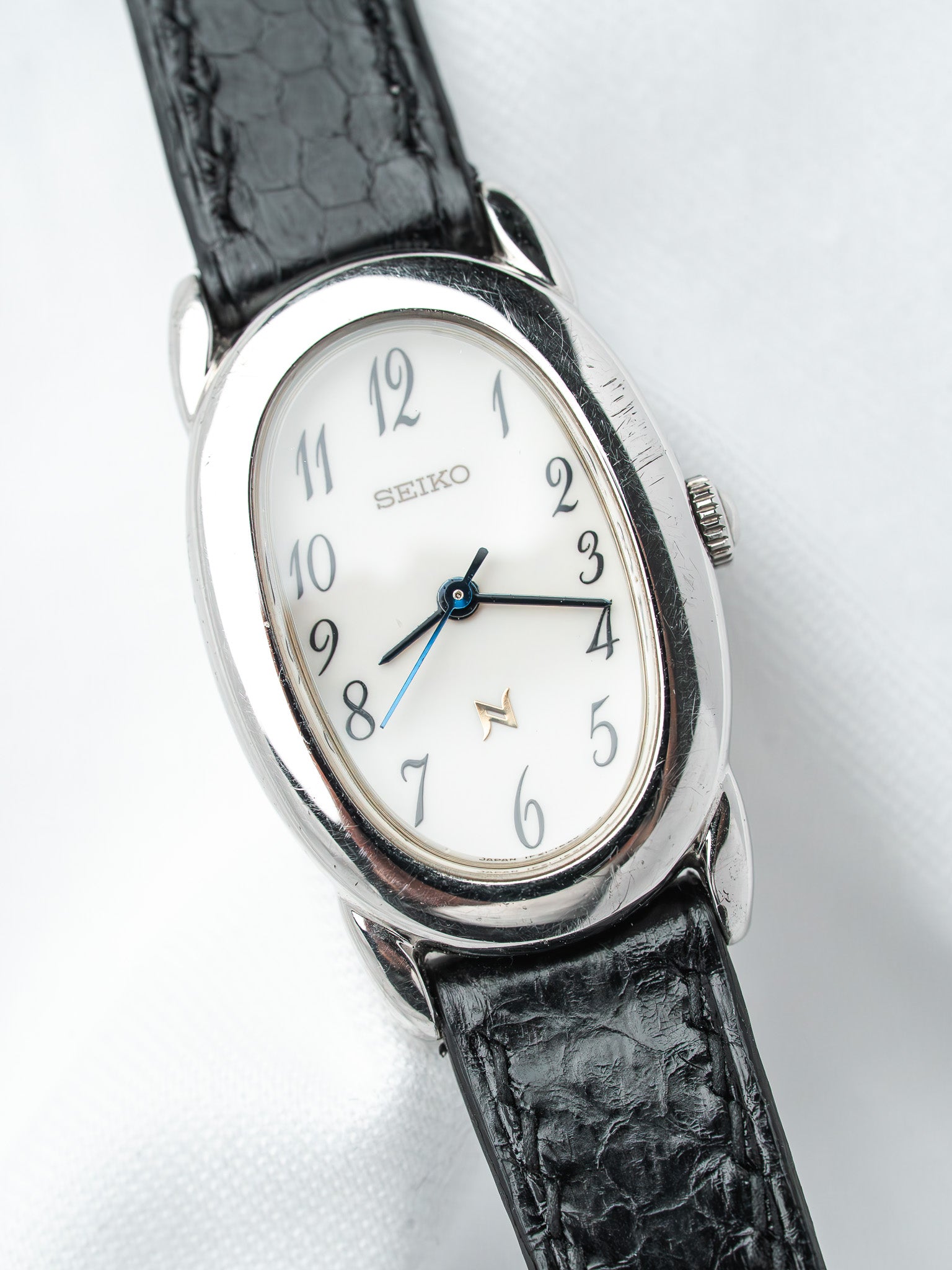 Montre Seiko Noie 1F21-5B70 Acier — Baignoire Ovale (1990s)
