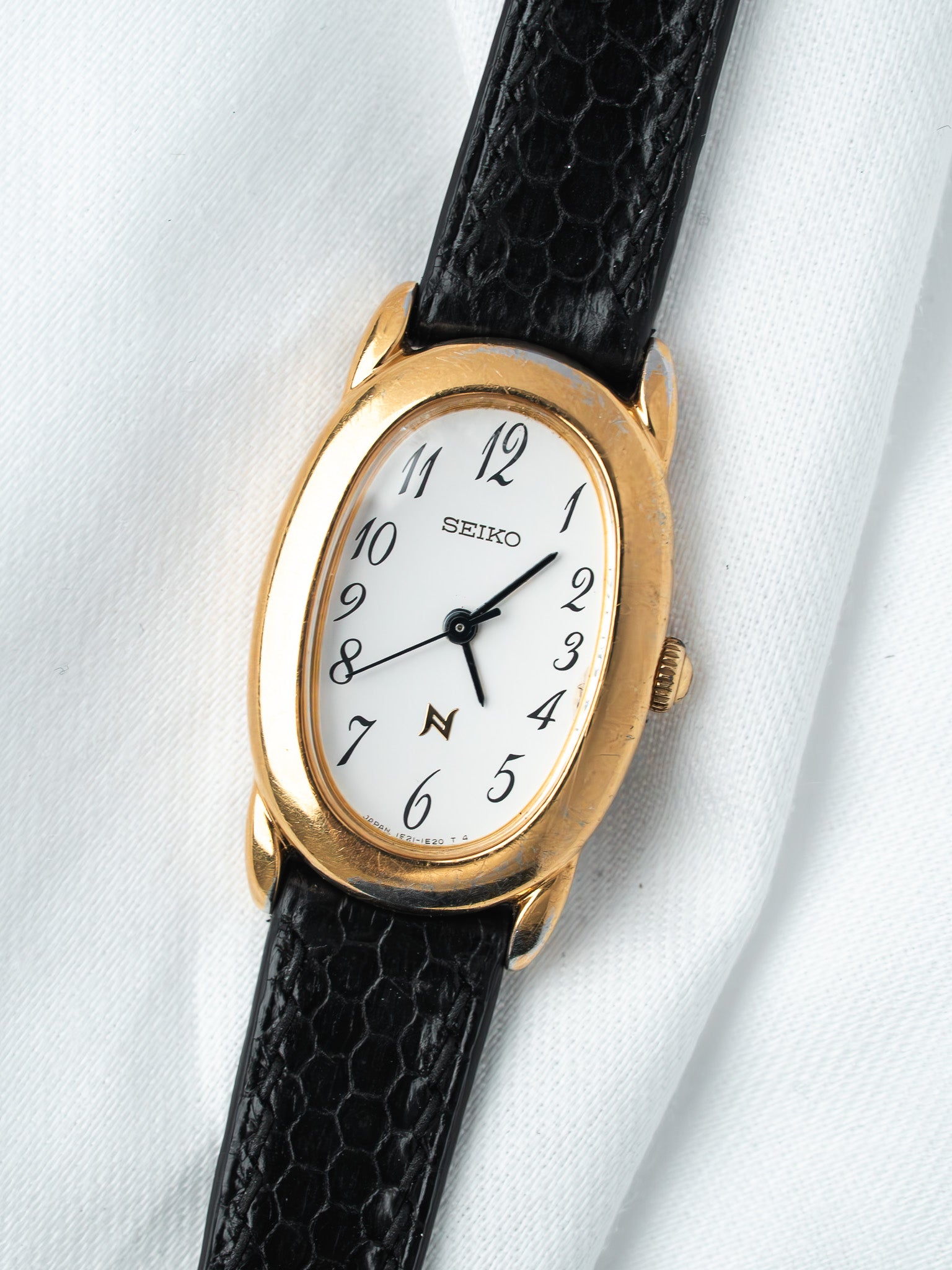 Montre Seiko Noie 1F21-5B70 Plaqué Or — Baignoire (1994)