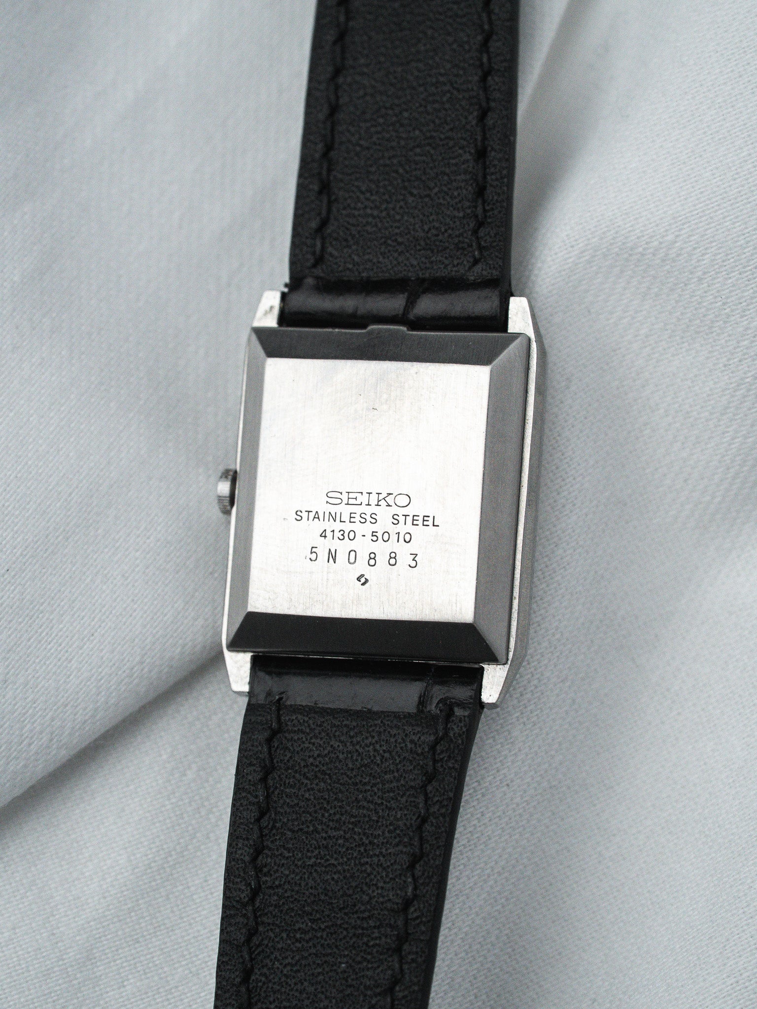 ساعة Seiko 4130-5010 من الفولاذ — Tank قرص أزرق (1975)
