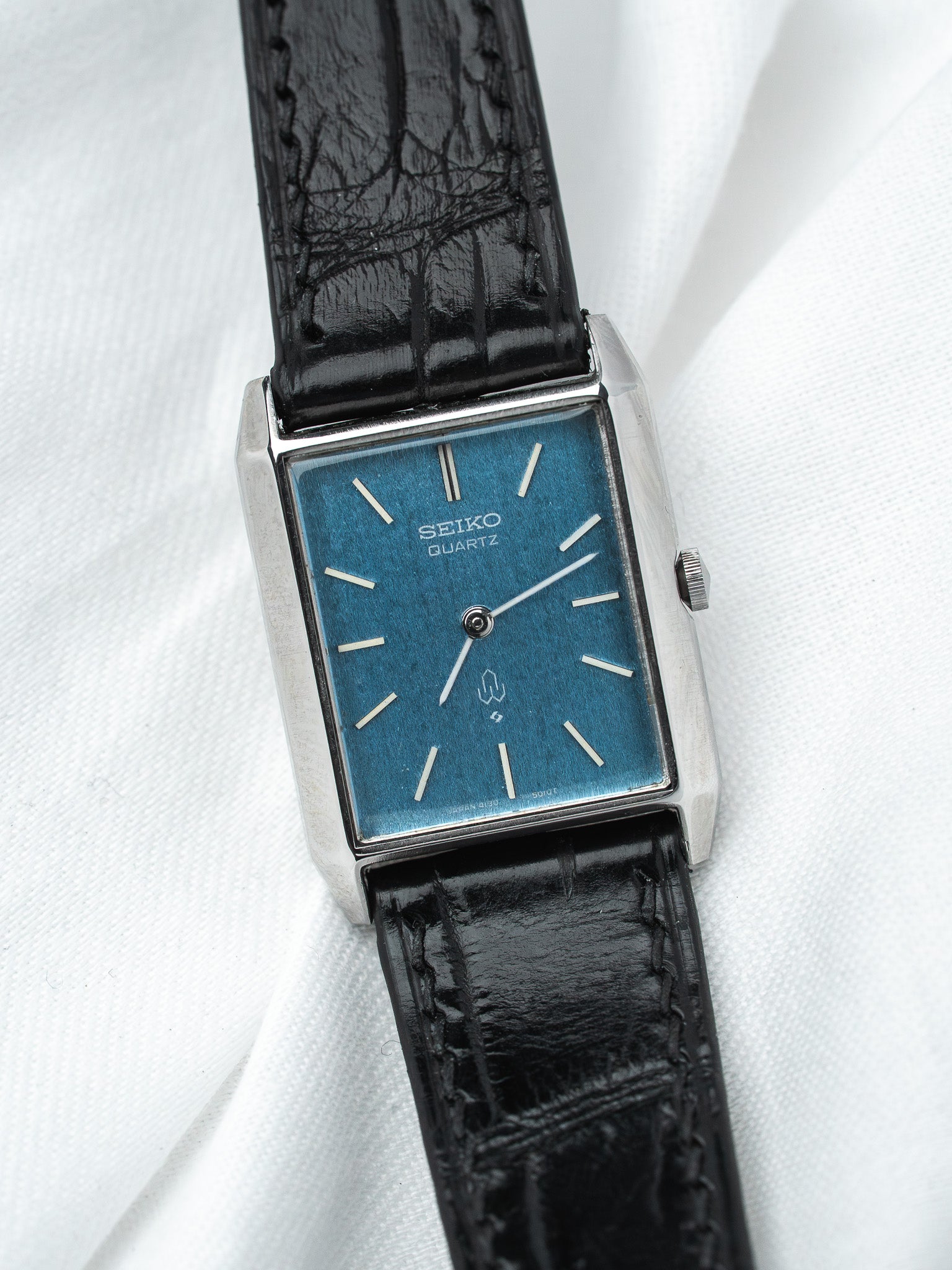 ساعة Seiko 4130-5010 من الفولاذ — Tank قرص أزرق (1975)