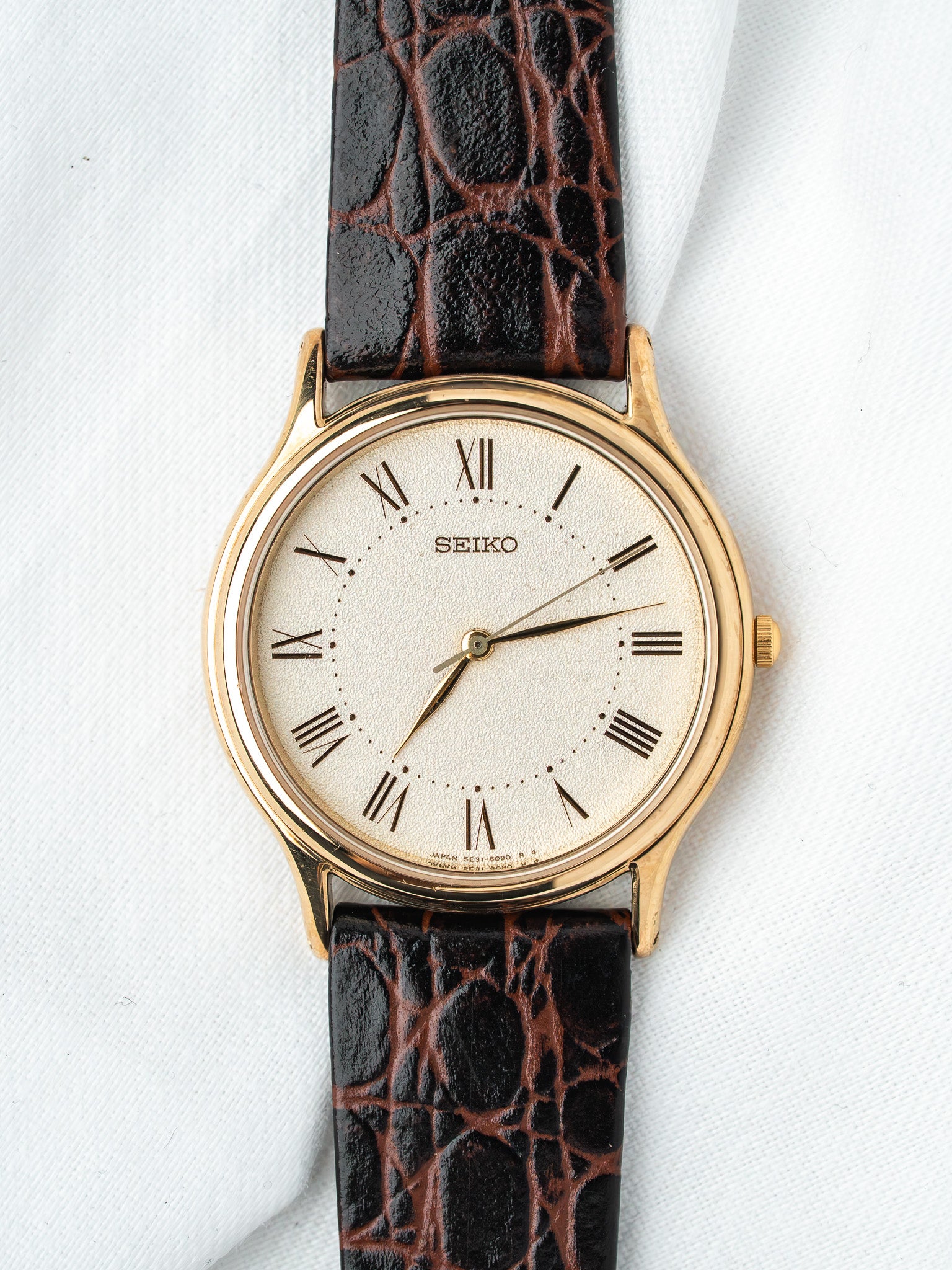 Винтажные часы Seiko 5E31-6040 позолоченные — циферблат с римскими цифрами, пескоструйная отделка (2001)