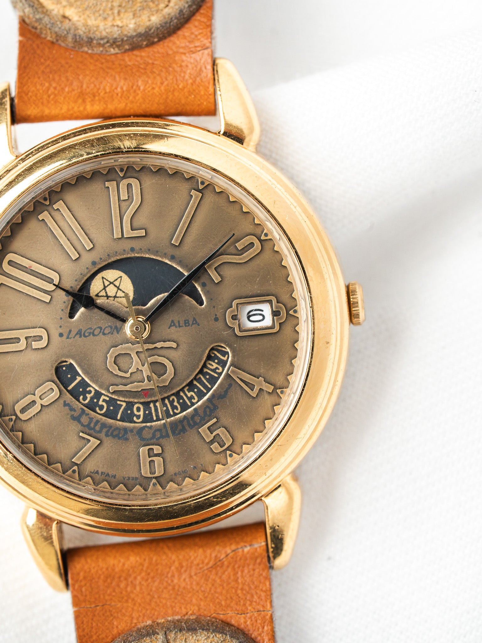 Montre Alba Lagoon V338-6B80 Plaqué Or — Calendrier Lunaire (1990s)