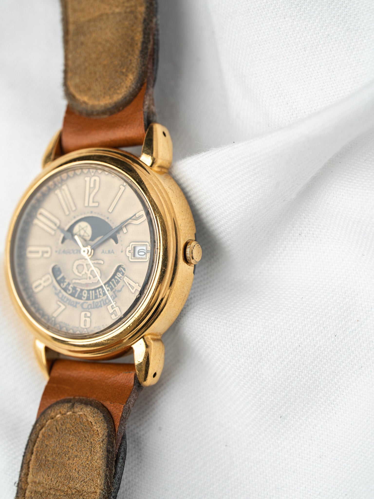 Montre Alba Lagoon V338-6B80 Plaqué Or — Calendrier Lunaire (1990s)