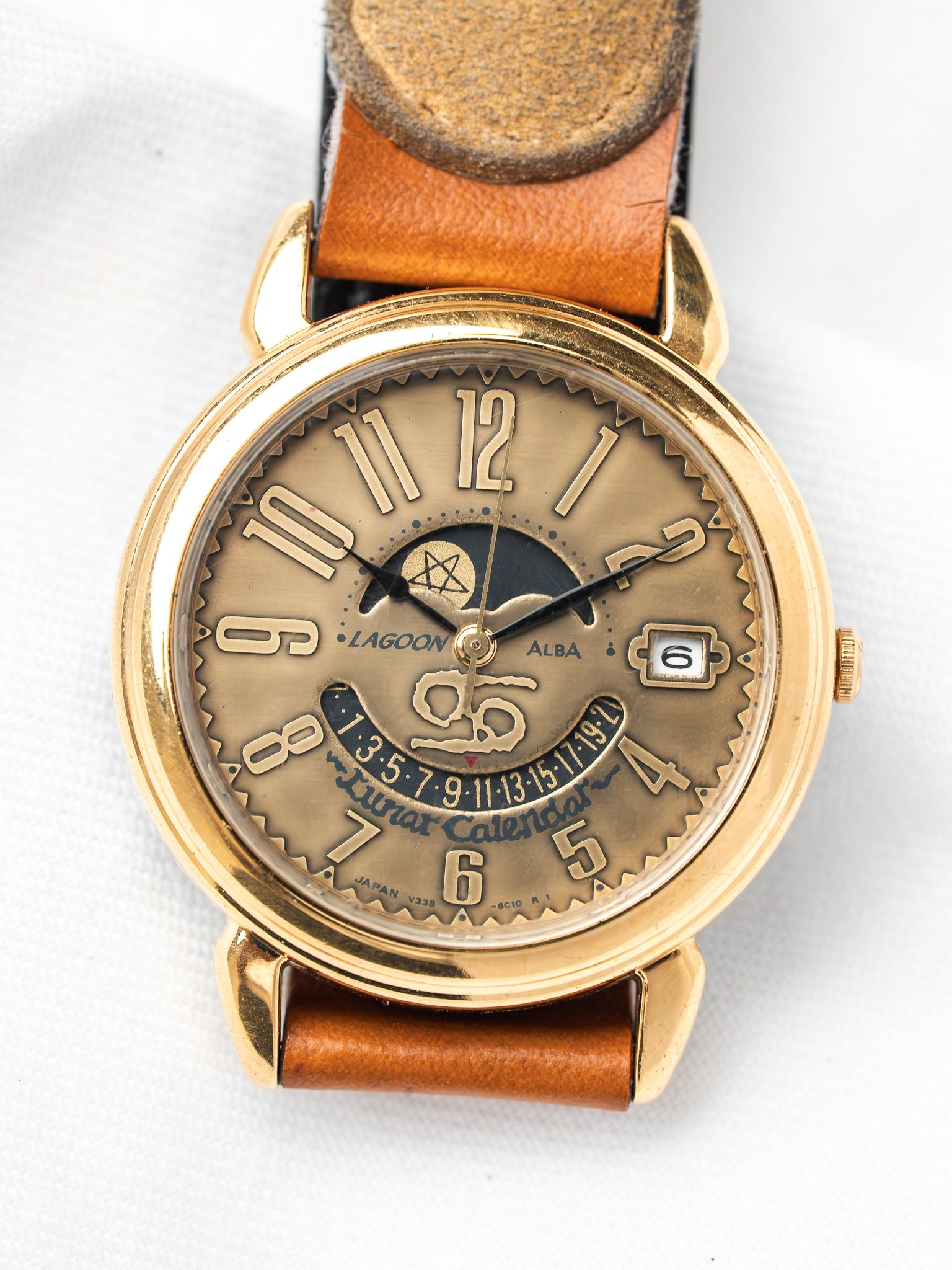 Montre Alba Lagoon V338-6B80 Plaqué Or — Calendrier Lunaire (1990s)