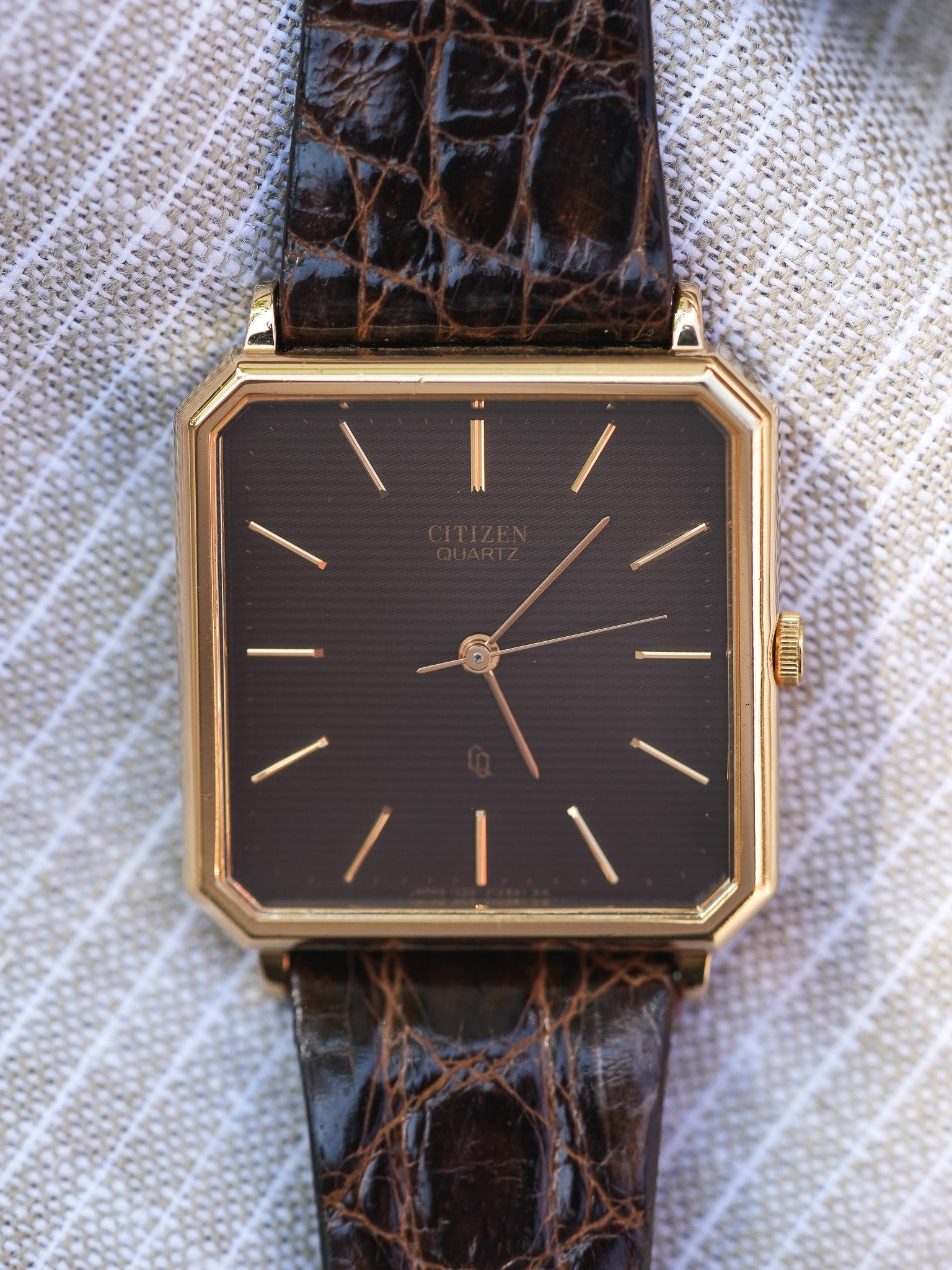 Citizen - Carré Chocolat Tapisserie Or - NOS - 1980s