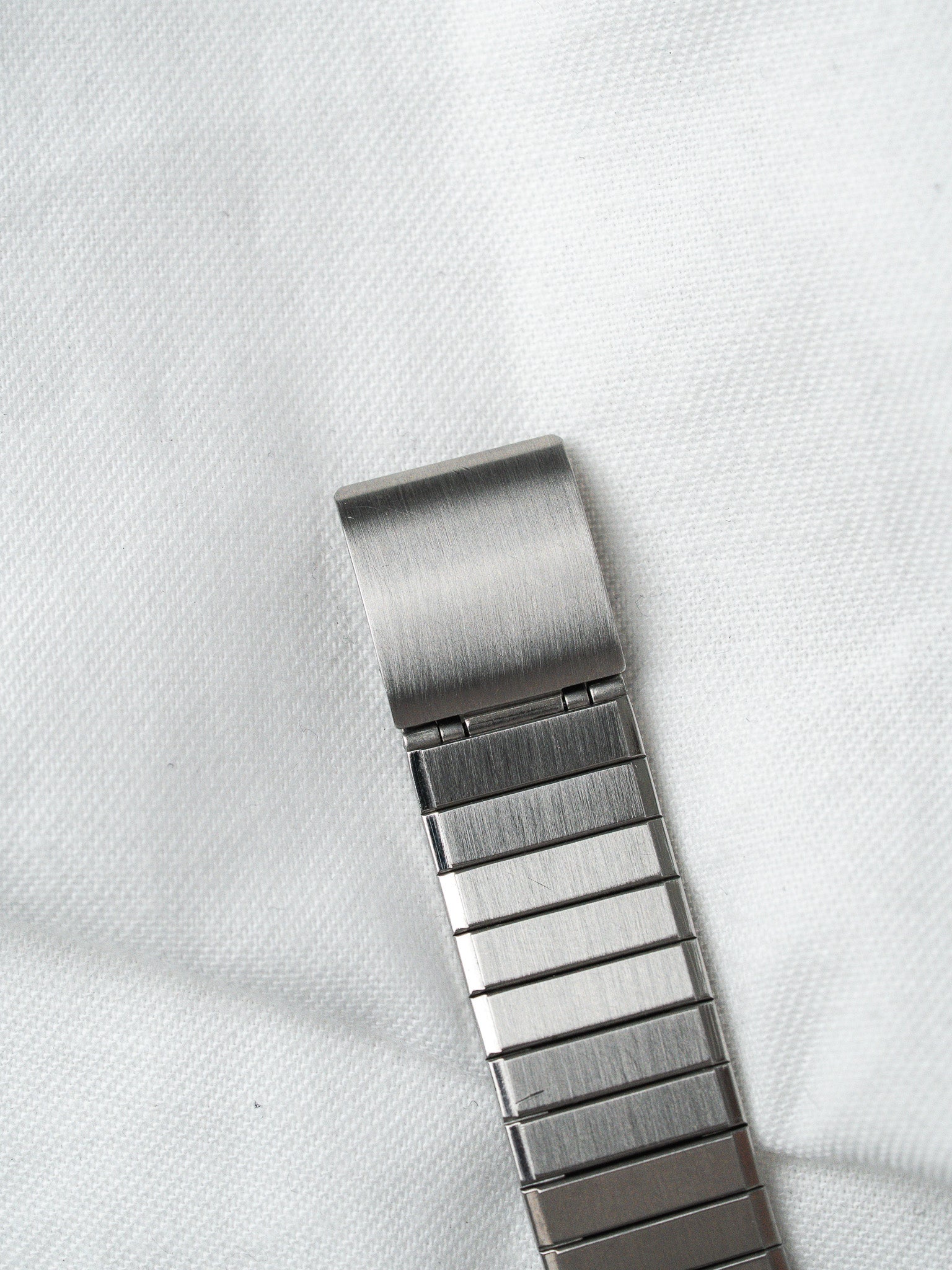Seiko 5P31-5010 Rectangulaire Acier — Cadran Argenté Deux Tons (1980s)