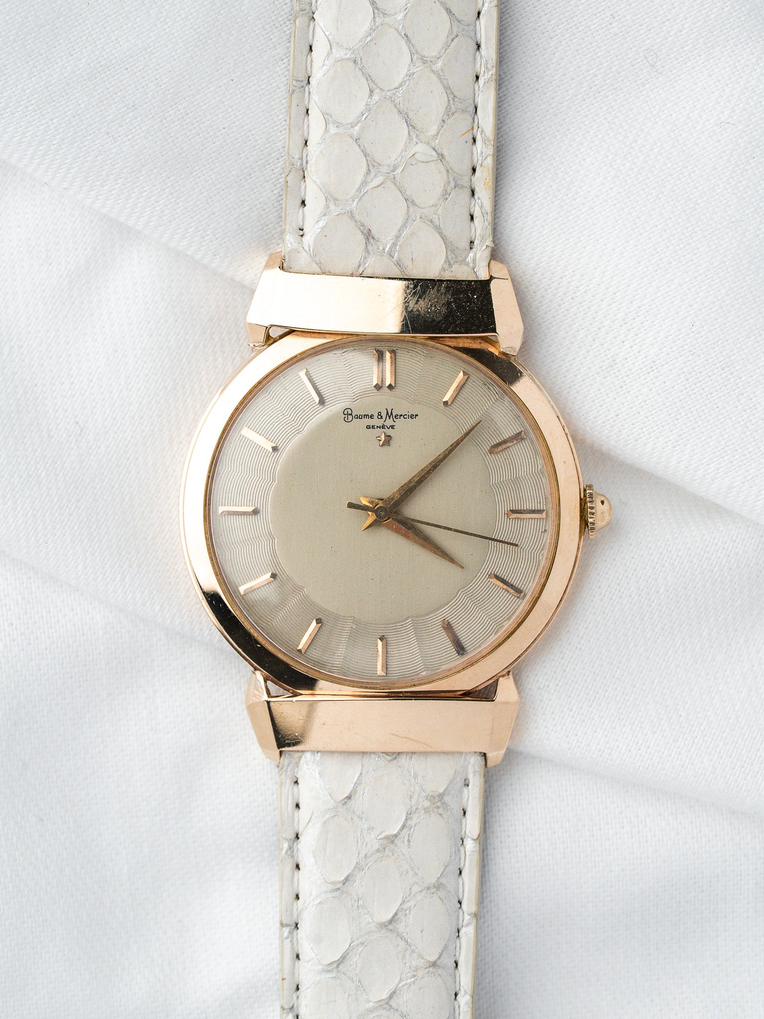 Montre Baume & Mercier Vintage Or 14k — Cornes en Pont (1950s)