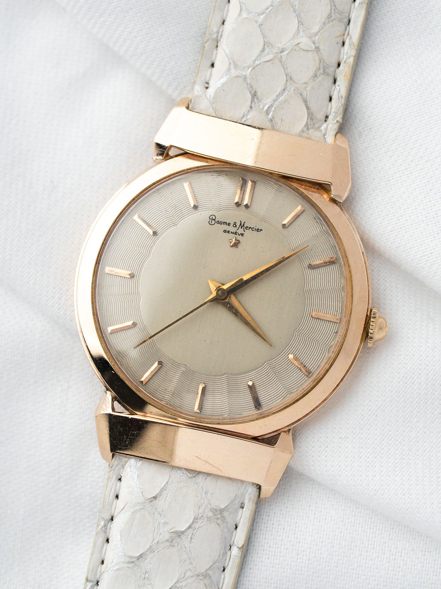 Montre Baume & Mercier Vintage Or 14k — Cornes en Pont (1950s)