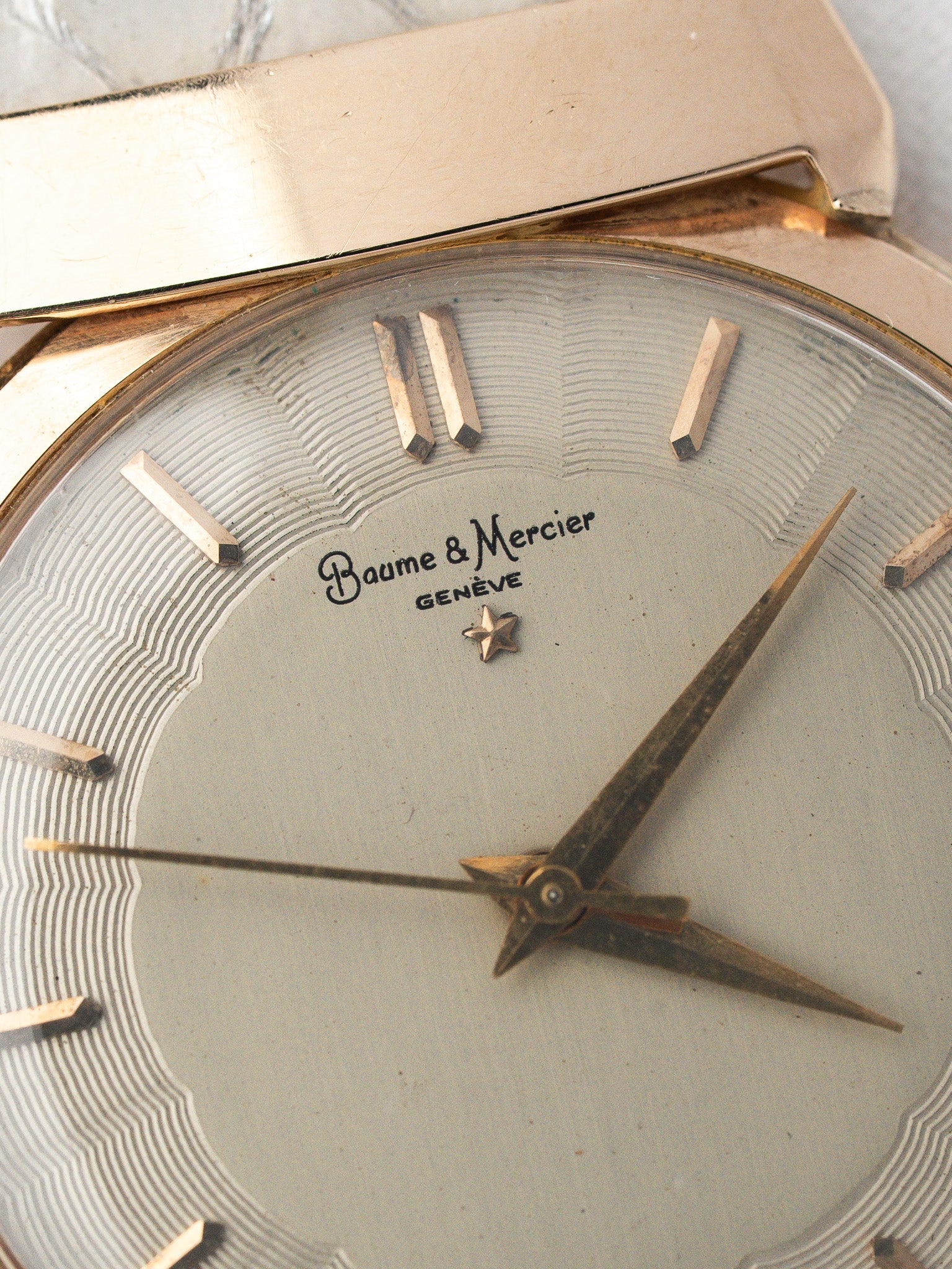 Montre Baume & Mercier Vintage Or 14k — Cornes en Pont (1950s)