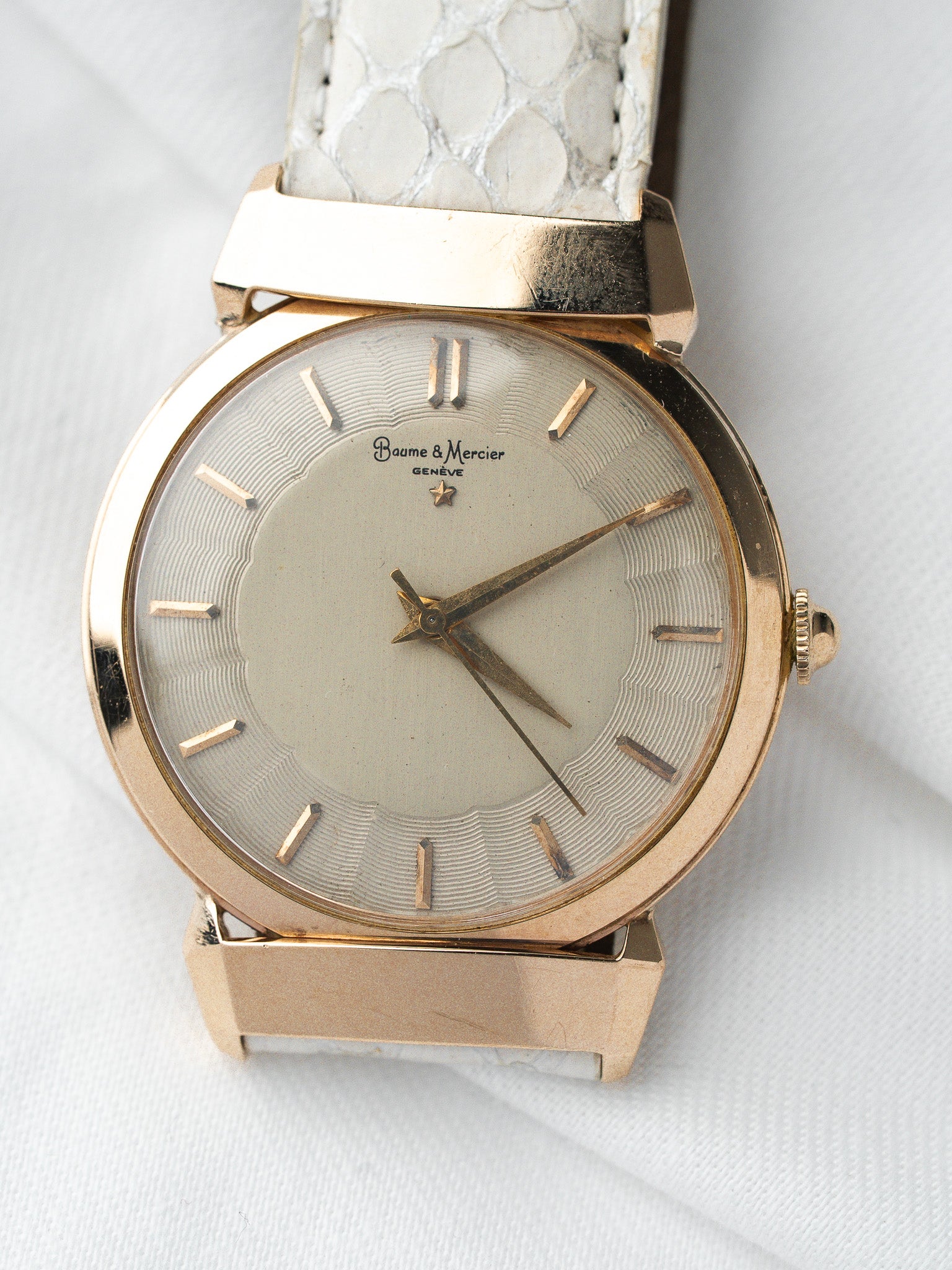 Montre Baume & Mercier Vintage Or 14k — Cornes en Pont (1950s)