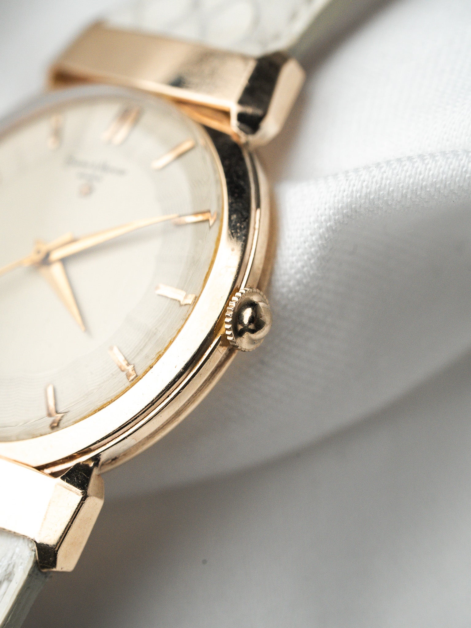 Montre Baume & Mercier Vintage Or 14k — Cornes en Pont (1950s)