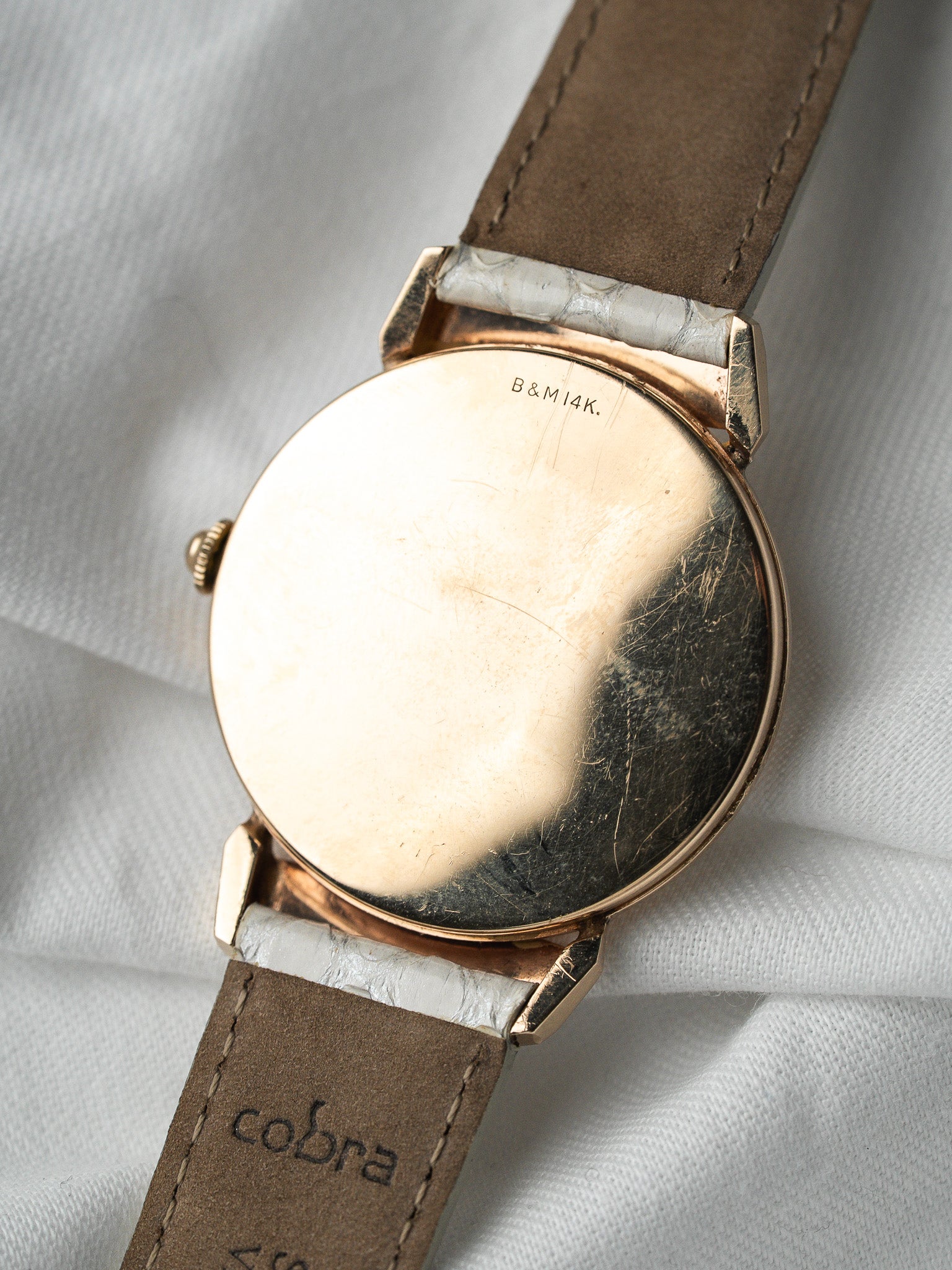 Montre Baume & Mercier Vintage Or 14k — Cornes en Pont (1950s)