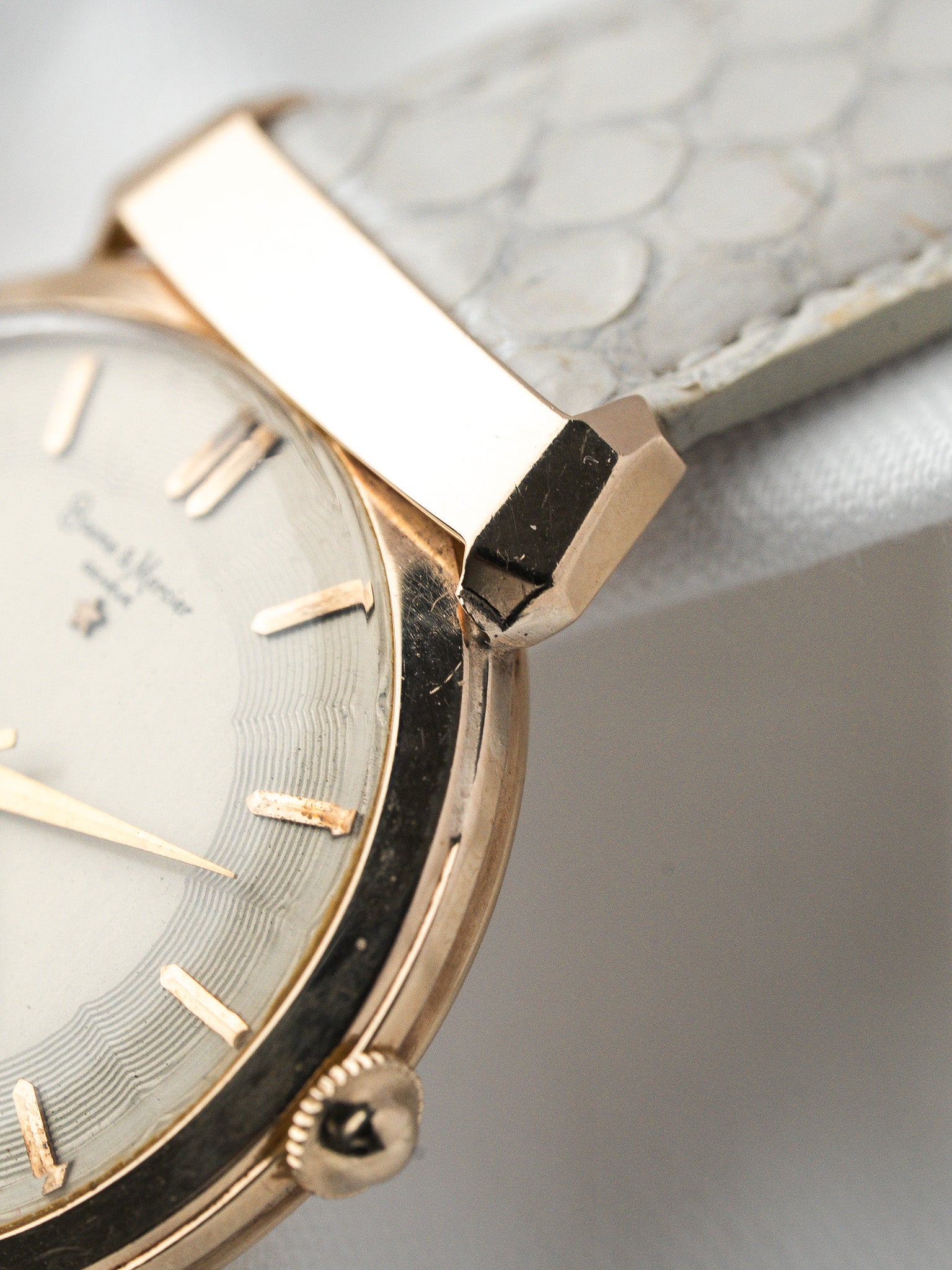 Montre Baume & Mercier Vintage Or 14k — Cornes en Pont (1950s)