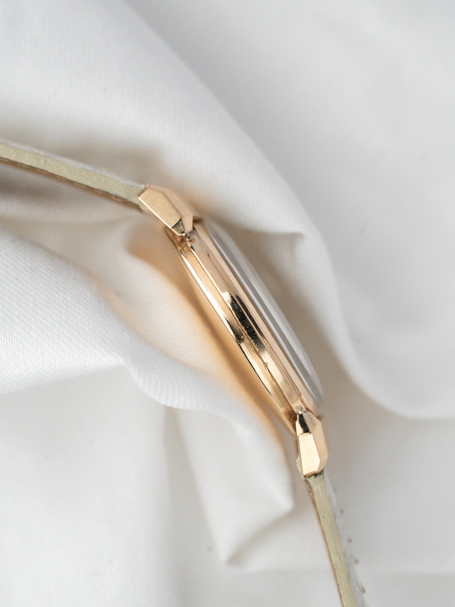 Montre Baume & Mercier Vintage Or 14k — Cornes en Pont (1950s)