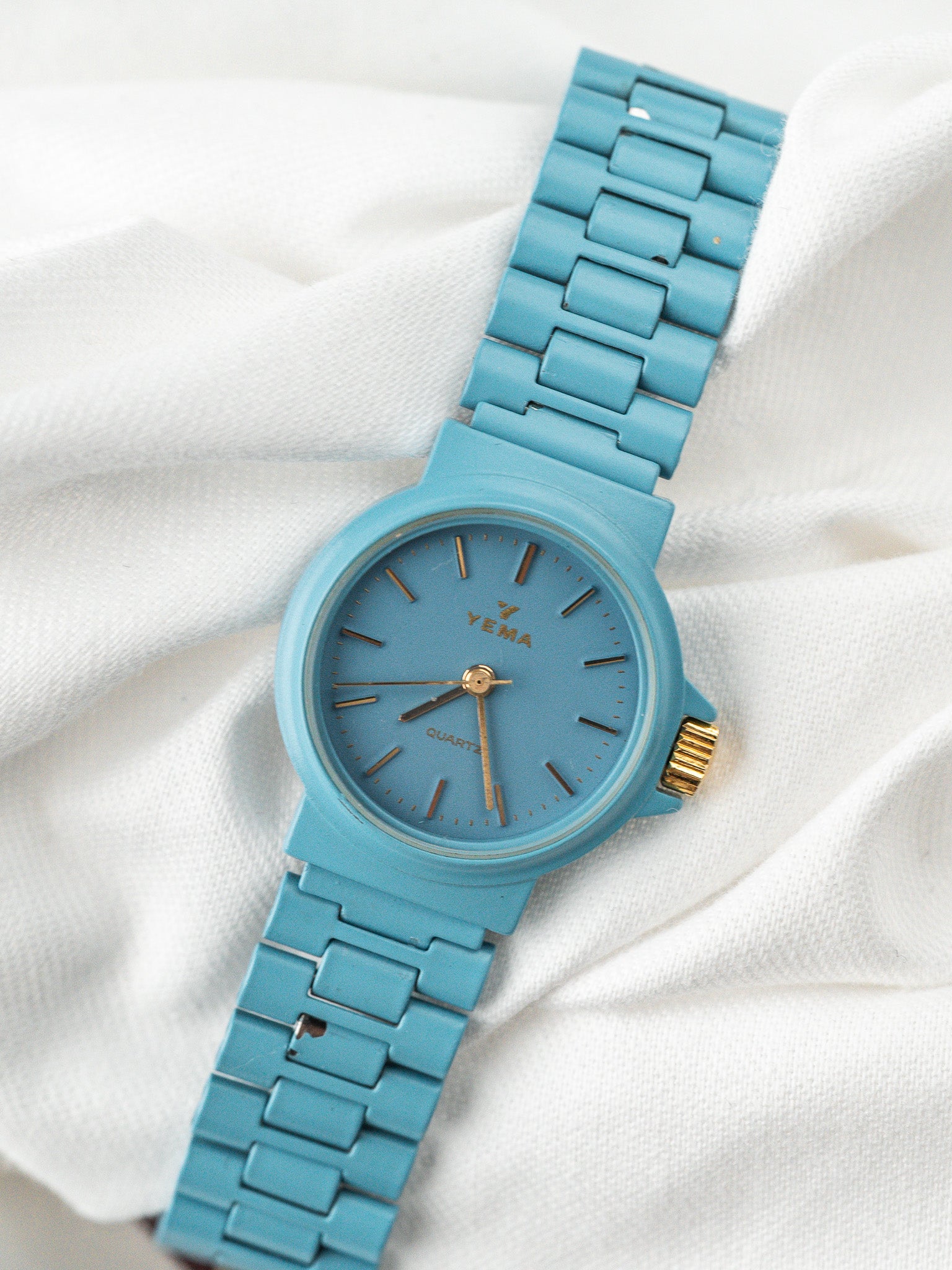 Montre Yema Vintage Turquoise — Laqué Format Mini (1990s)