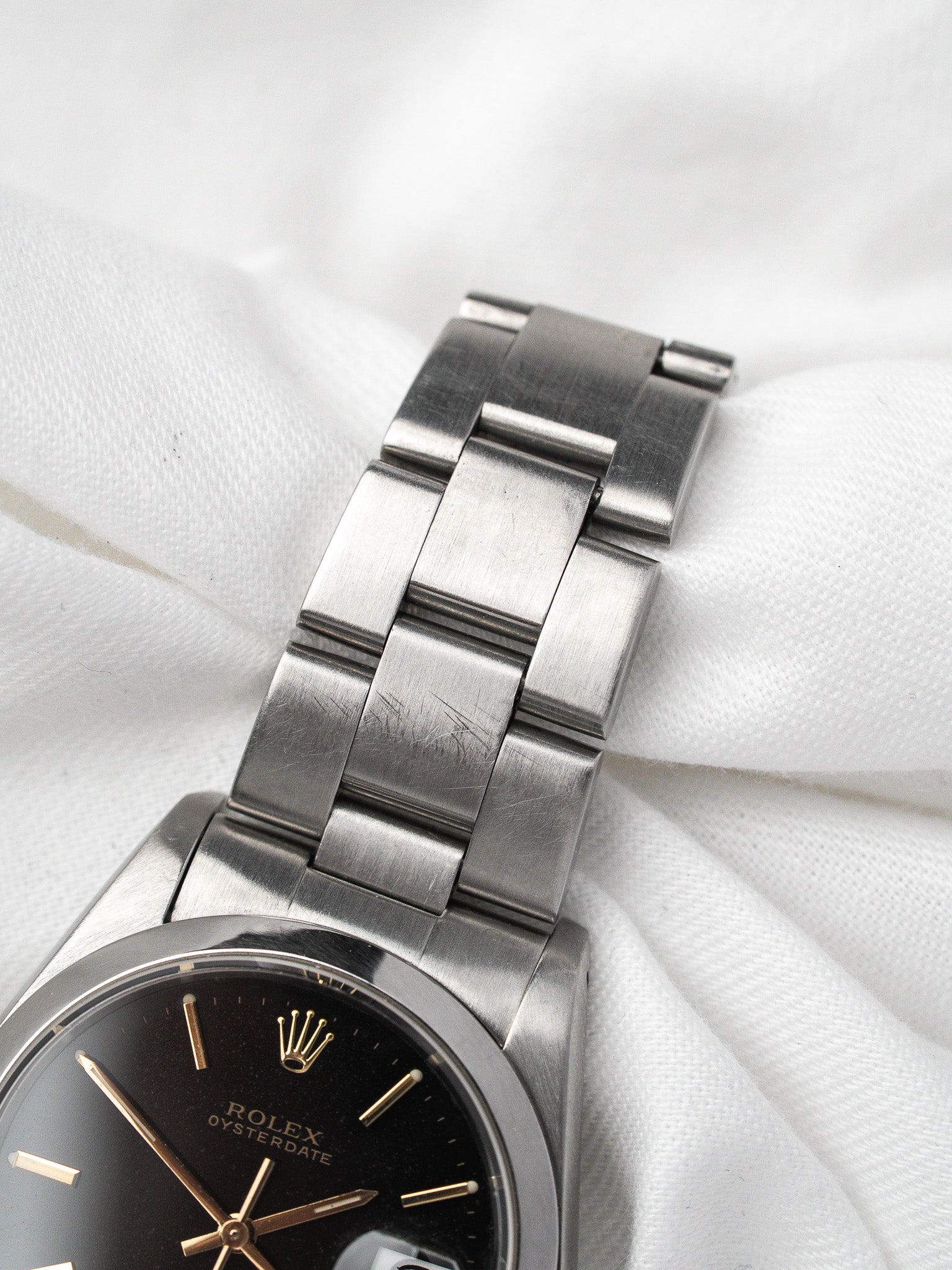 Montre Rolex Vintage Oysterdate 6694 — Cadran Noir Or (1976)
