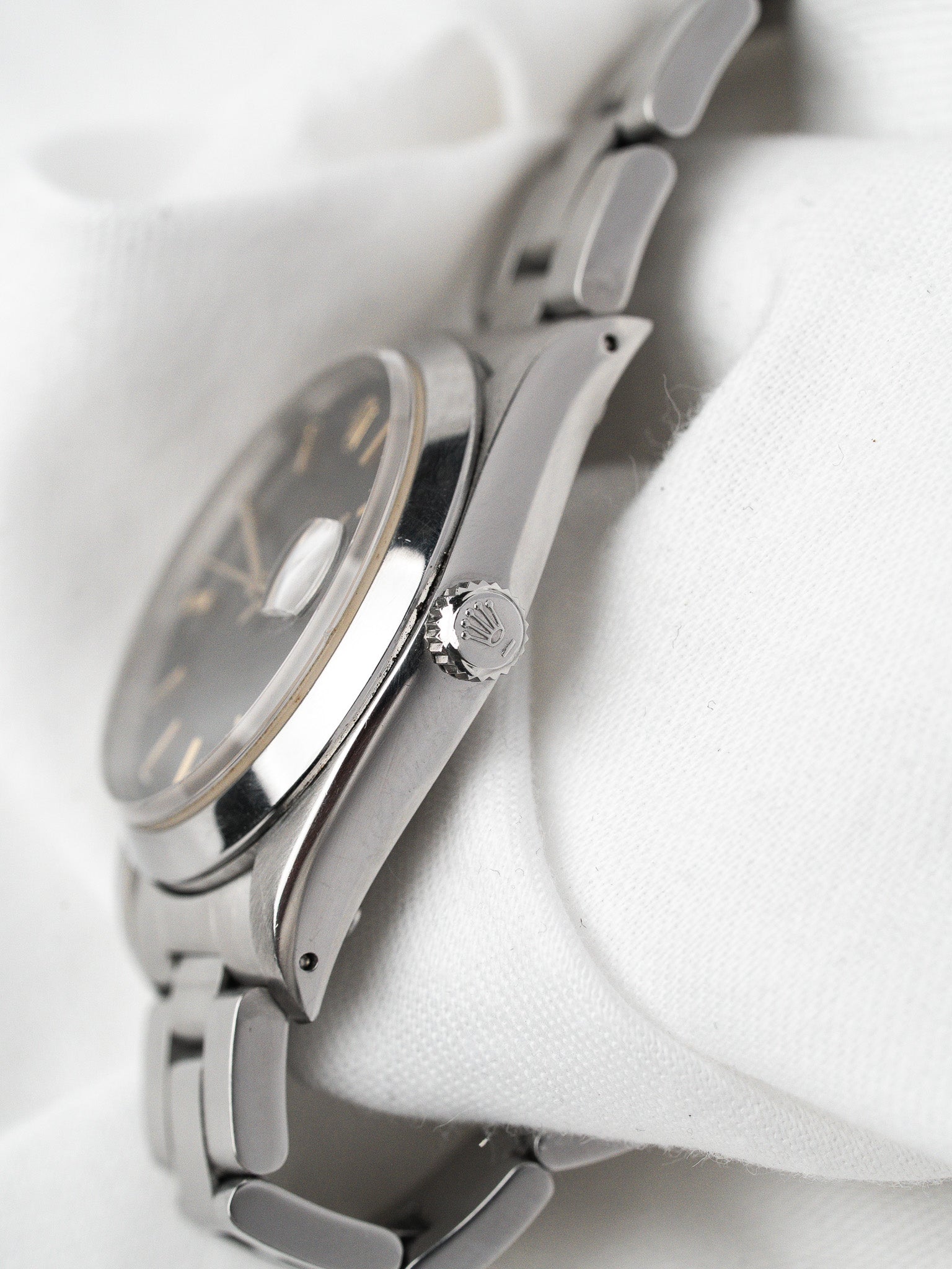 Montre Rolex Vintage Oysterdate 6694 — Cadran Noir Or (1976)