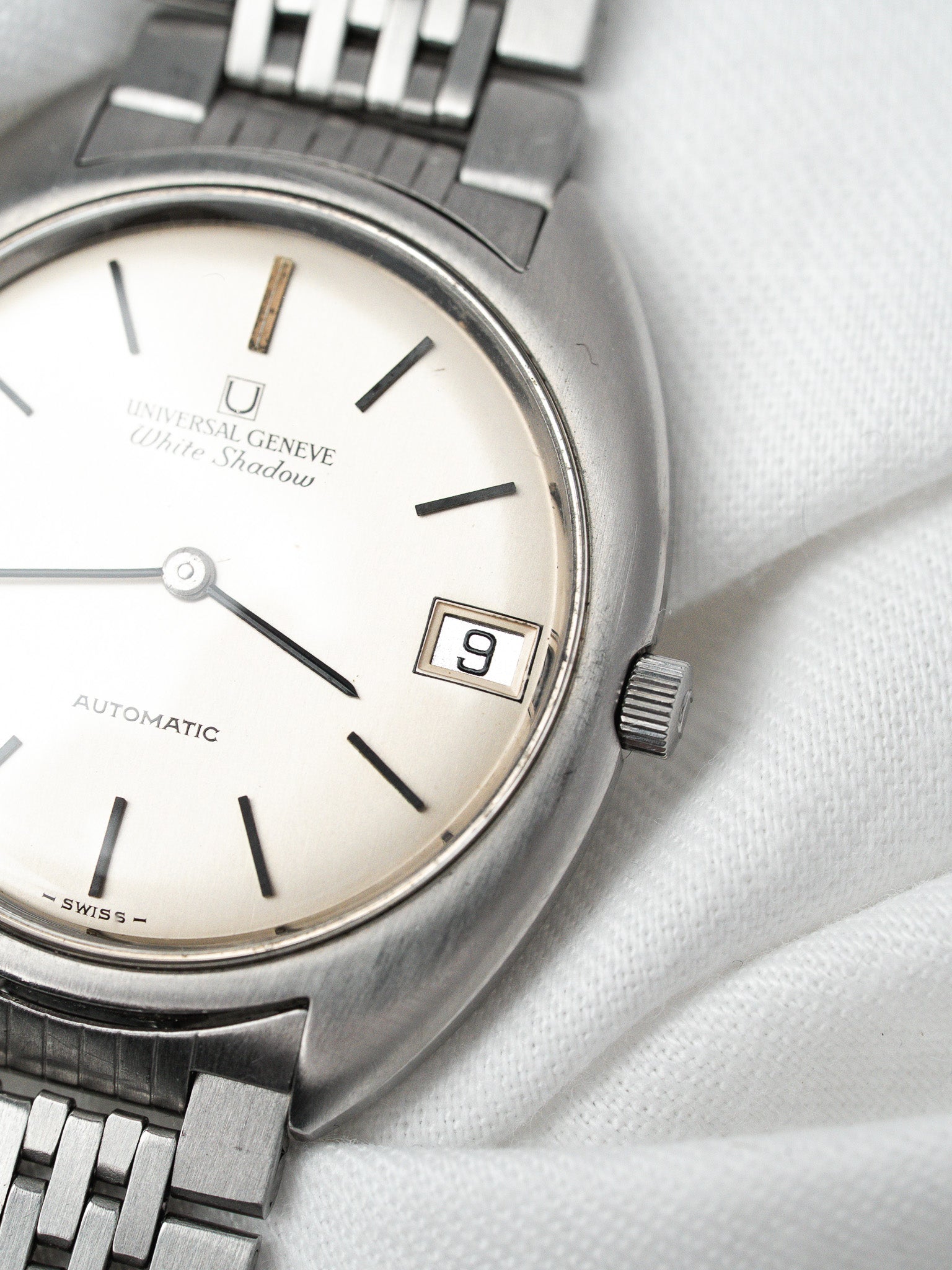 Montre Universal Genève White Shadow — Micro-Rotor Date (1970)