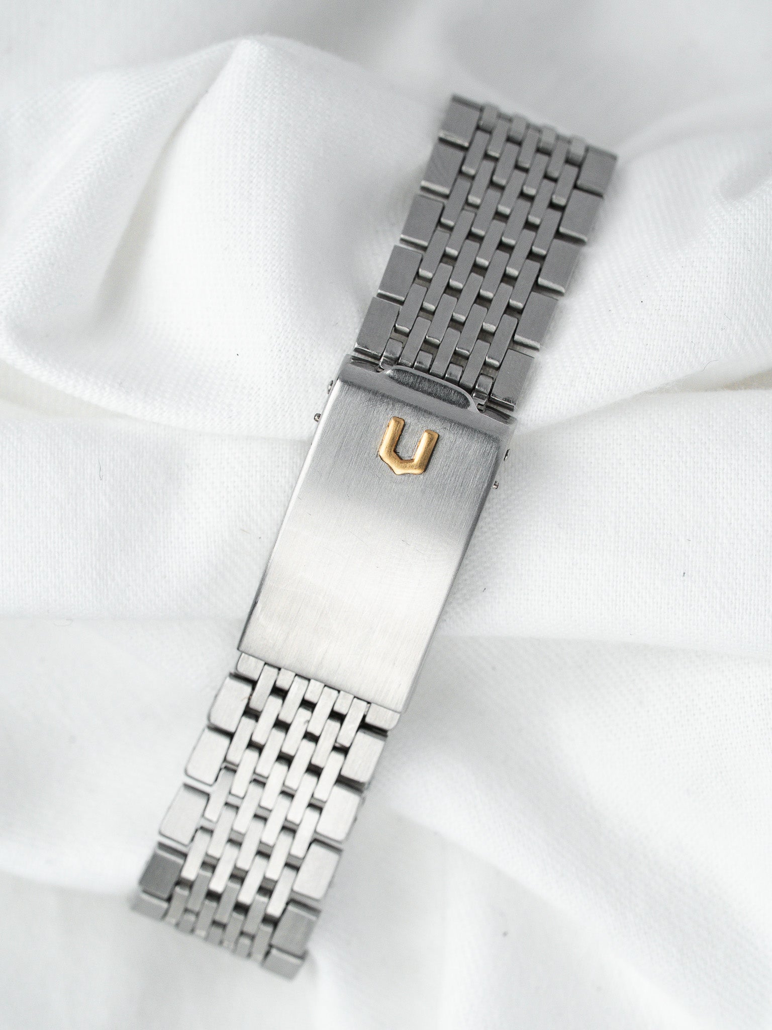 Montre Universal Genève White Shadow — Micro-Rotor Date (1970)