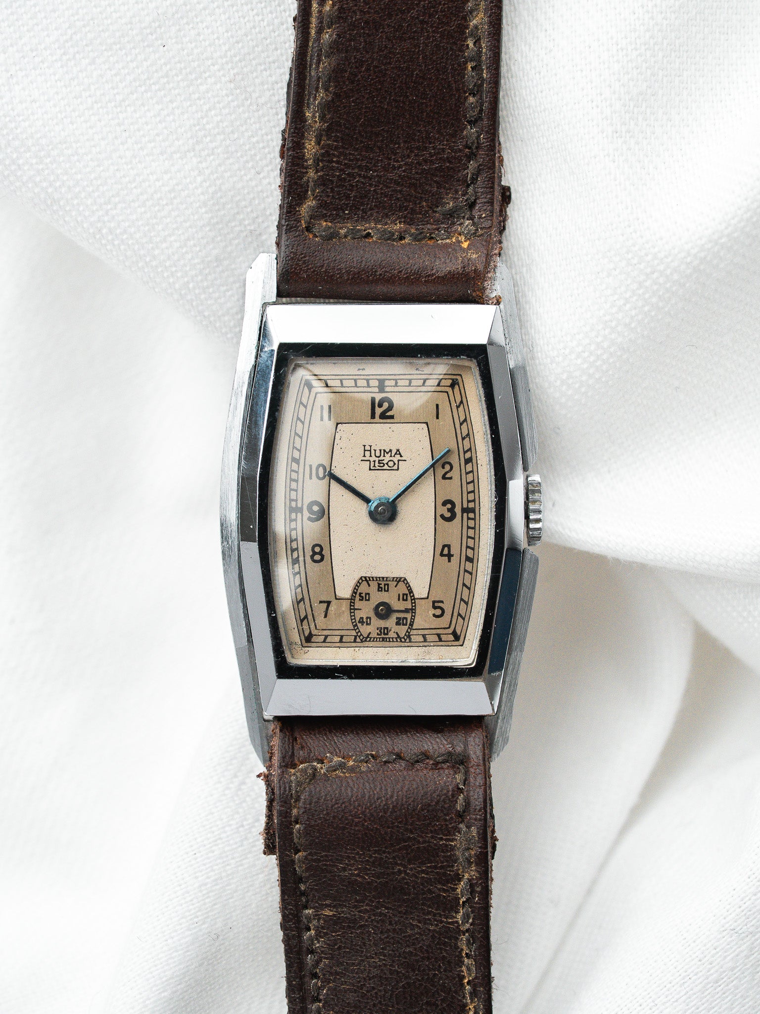 Montre Huma Vintage Tonneau — Cadran Secteurs NOS (1940s)