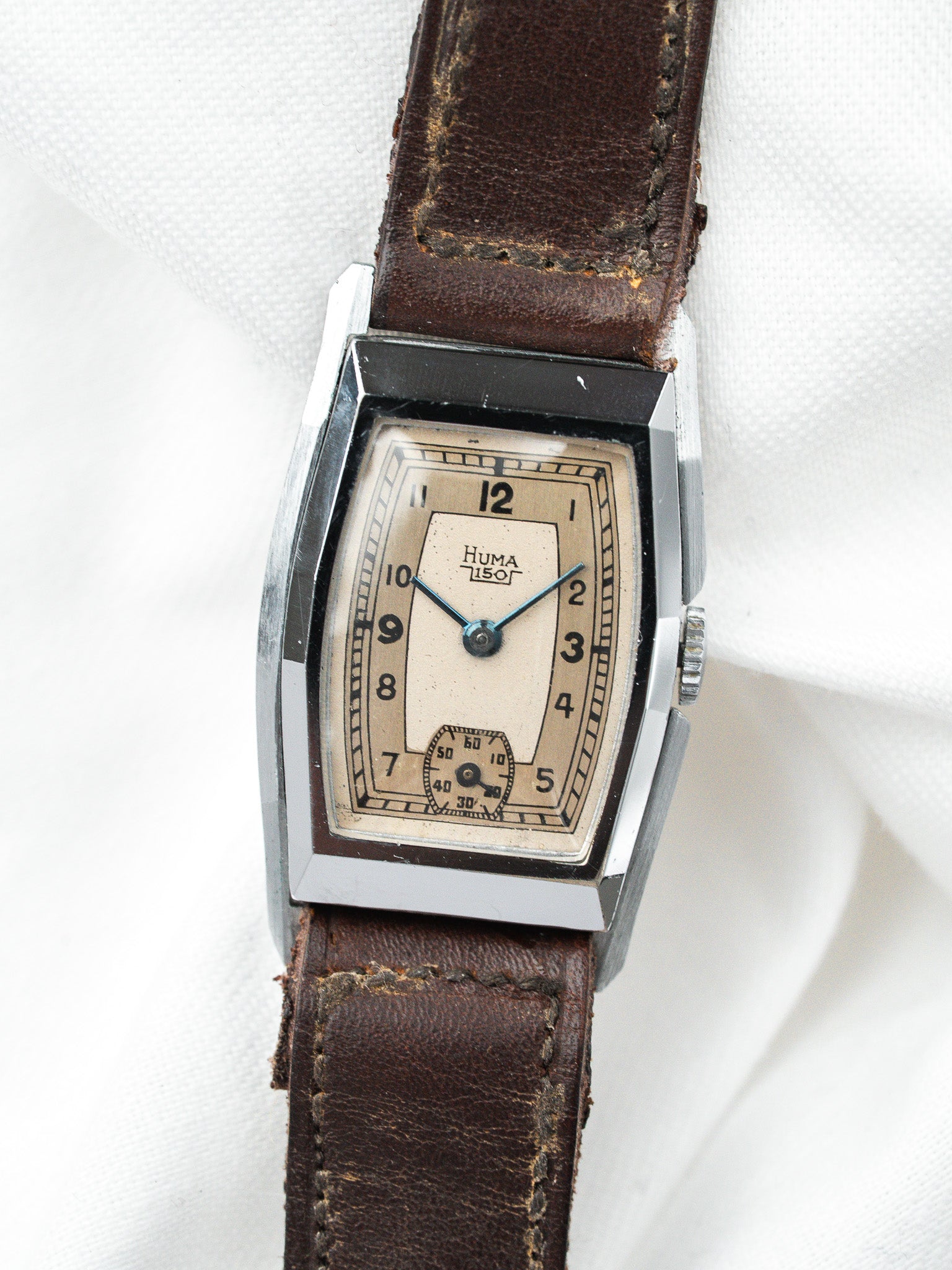 Montre Huma Vintage Tonneau — Cadran Secteurs NOS (1940s)