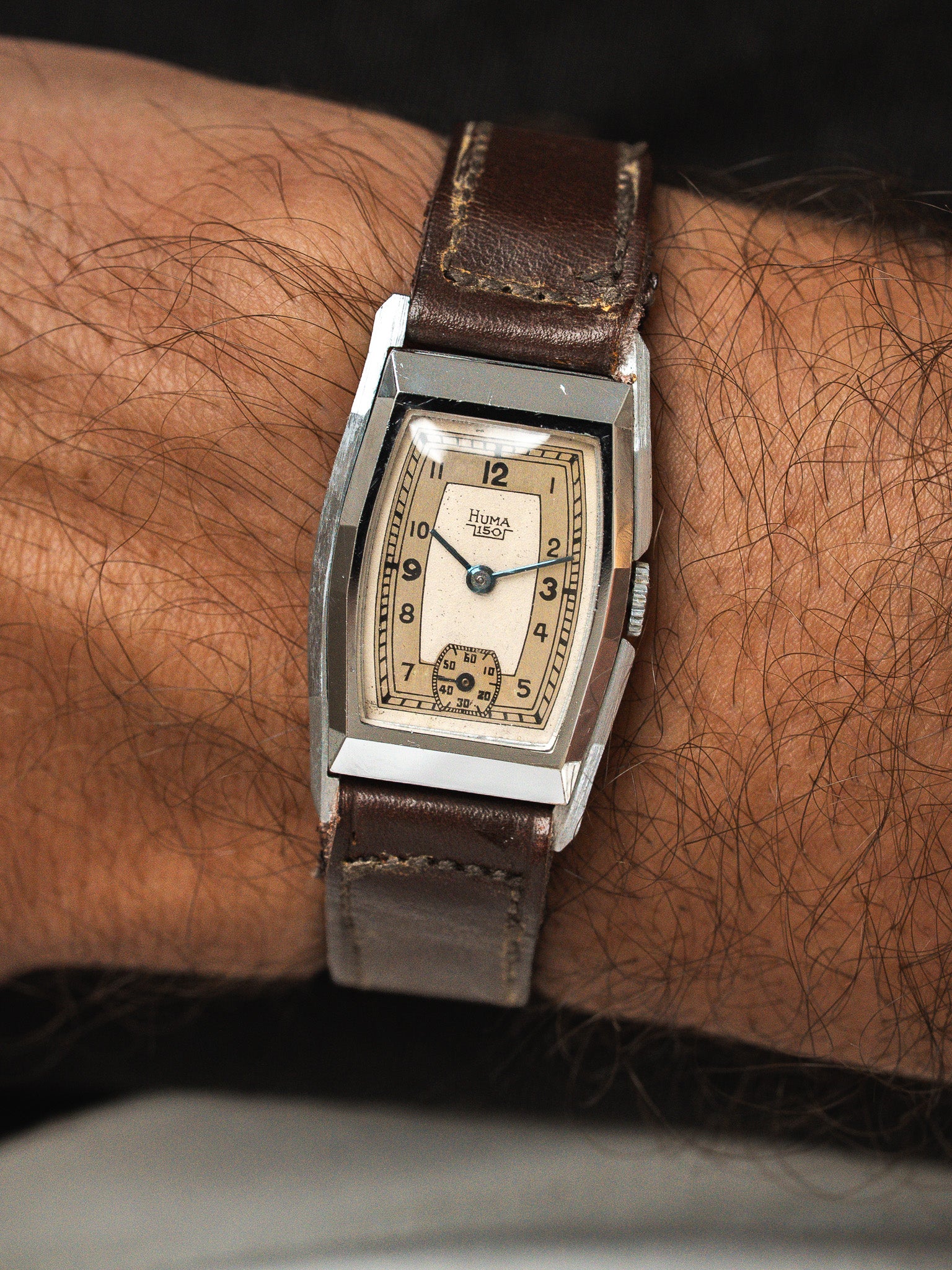 Montre Huma Vintage Tonneau — Cadran Secteurs NOS (1940s)