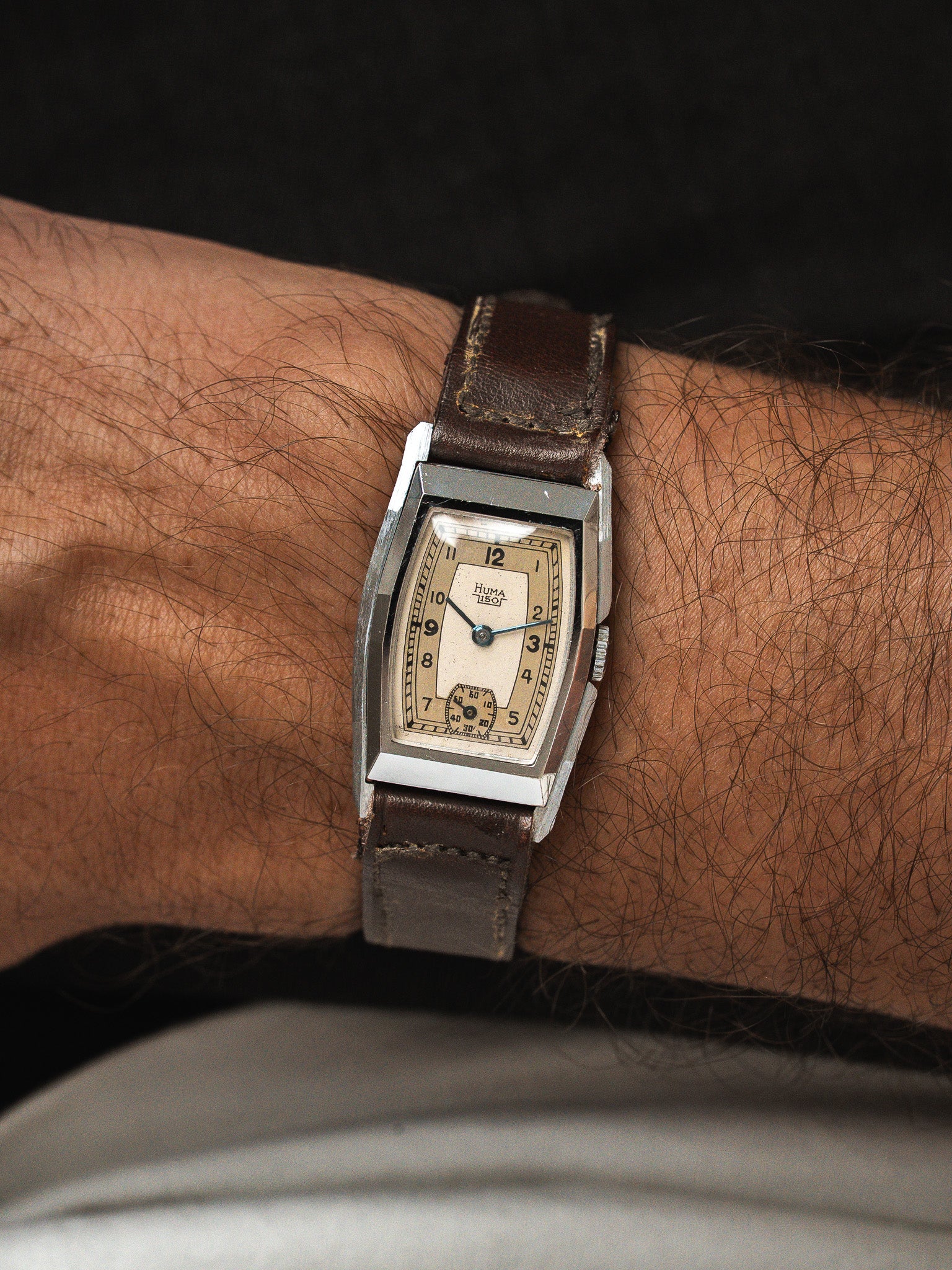 Montre Huma Vintage Tonneau — Cadran Secteurs NOS (1940s)