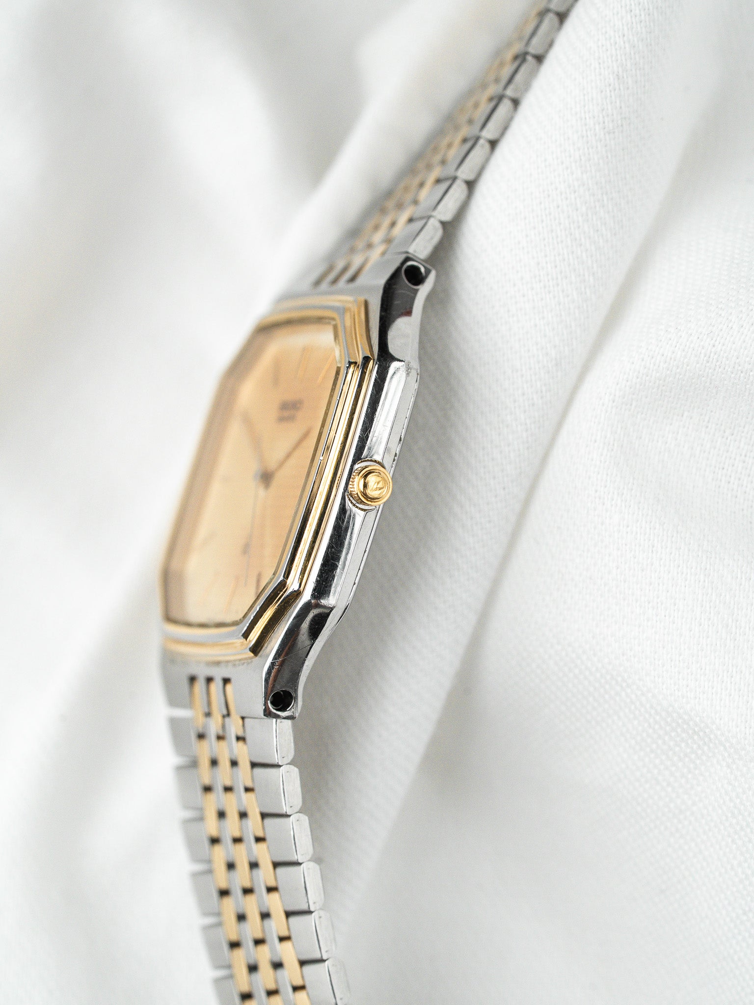 Seiko Watch Oktogonal Bicolor — Goldenes guillochiertes Zifferblatt (1988)