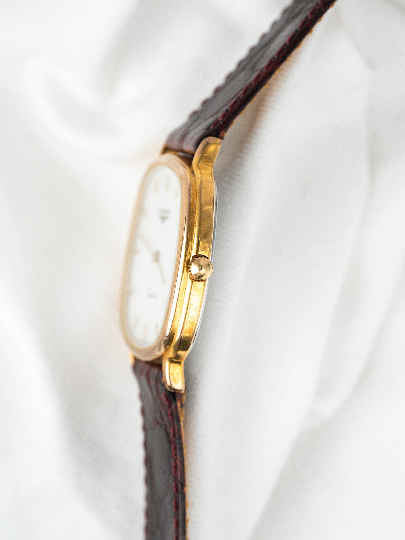 Longines Quartz Plaquée Or — Coussin Cadran Rayé Deux Aiguilles (1980s)