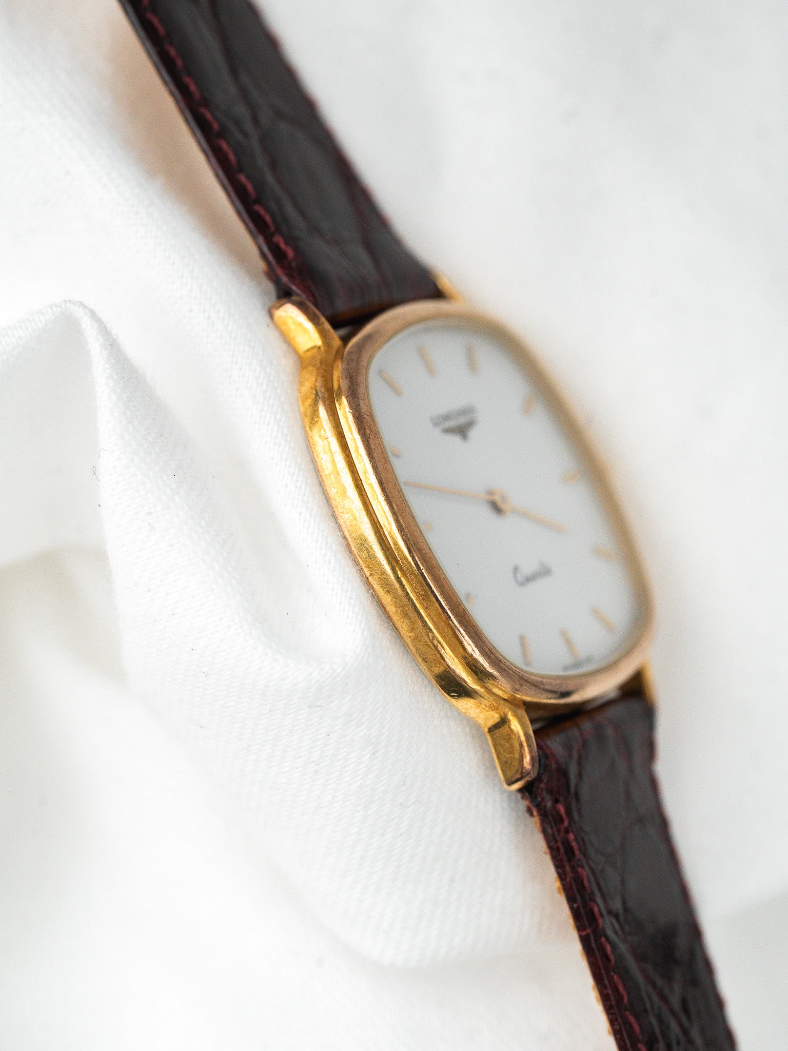 Longines Quartz Plaquée Or — Coussin Cadran Rayé Deux Aiguilles (1980s)
