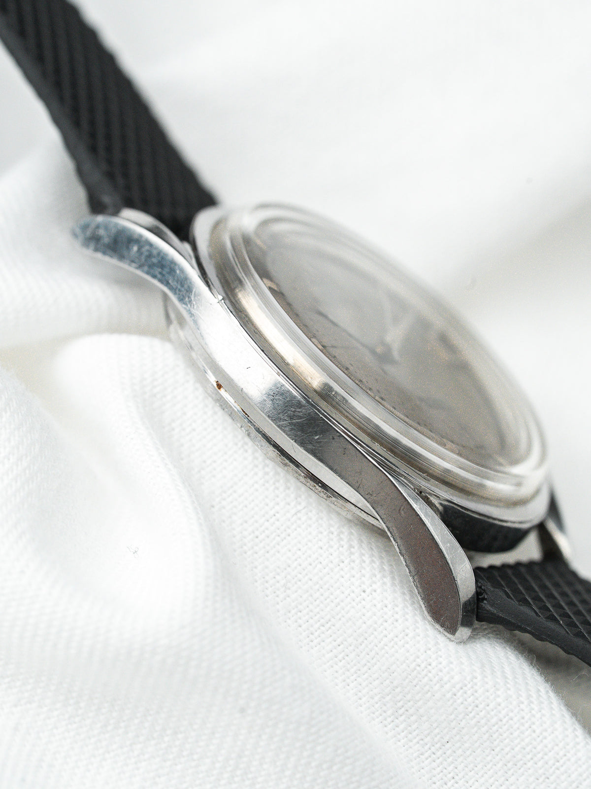 Universal Genève Polerouter Watch Date — Micro-Rotor Crosshair (1959)