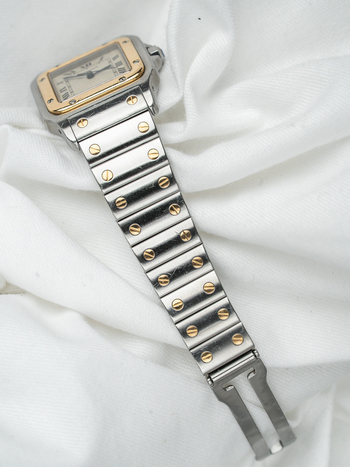 Montre Cartier vintage boîtier rectangulaire acier et or avec bracelet métallique assorti