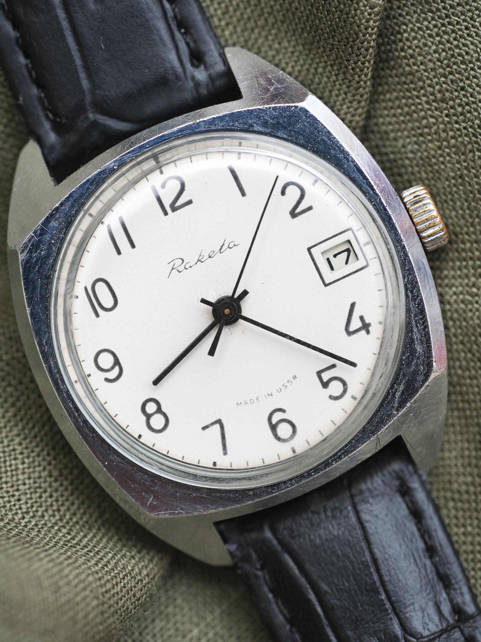 Raketa - Tonneau épais acier blanc date - 1970s