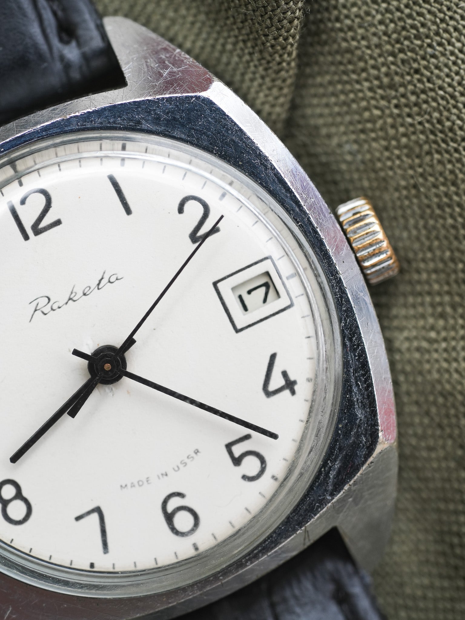 Raketa - Tonneau épais acier blanc date - 1970s