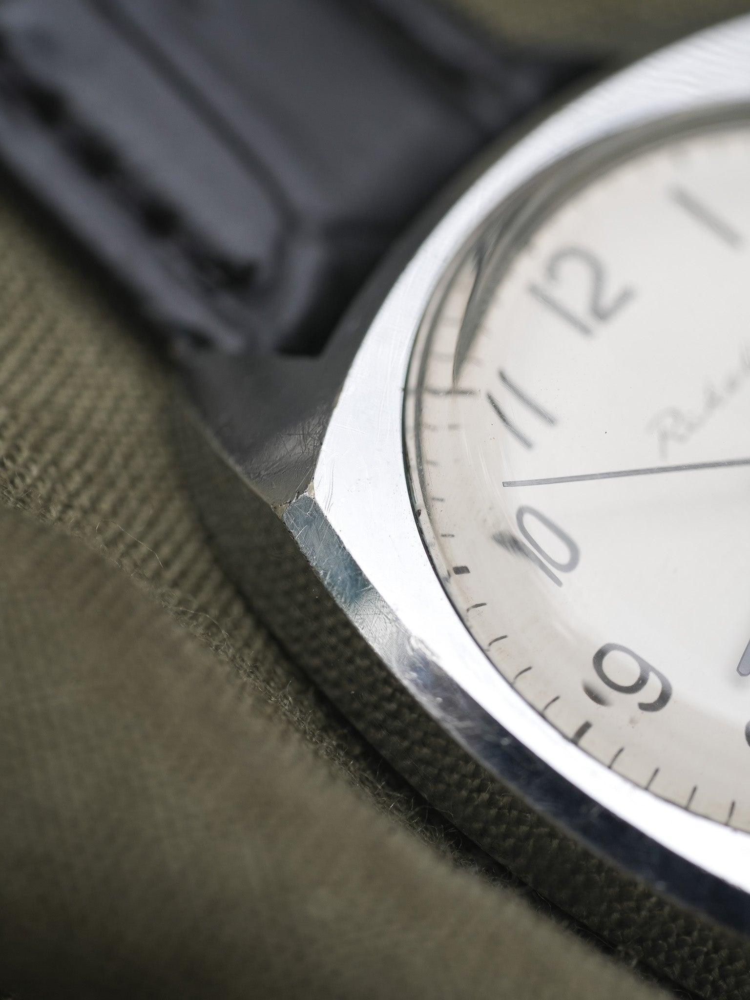 Raketa - Tonneau épais acier blanc date - 1970s
