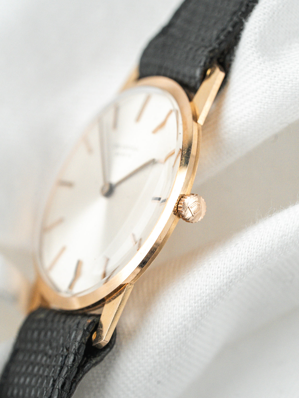 Universal Genève Vintage Uhr - 18 Karat Roségold Extra Flach (1964)
