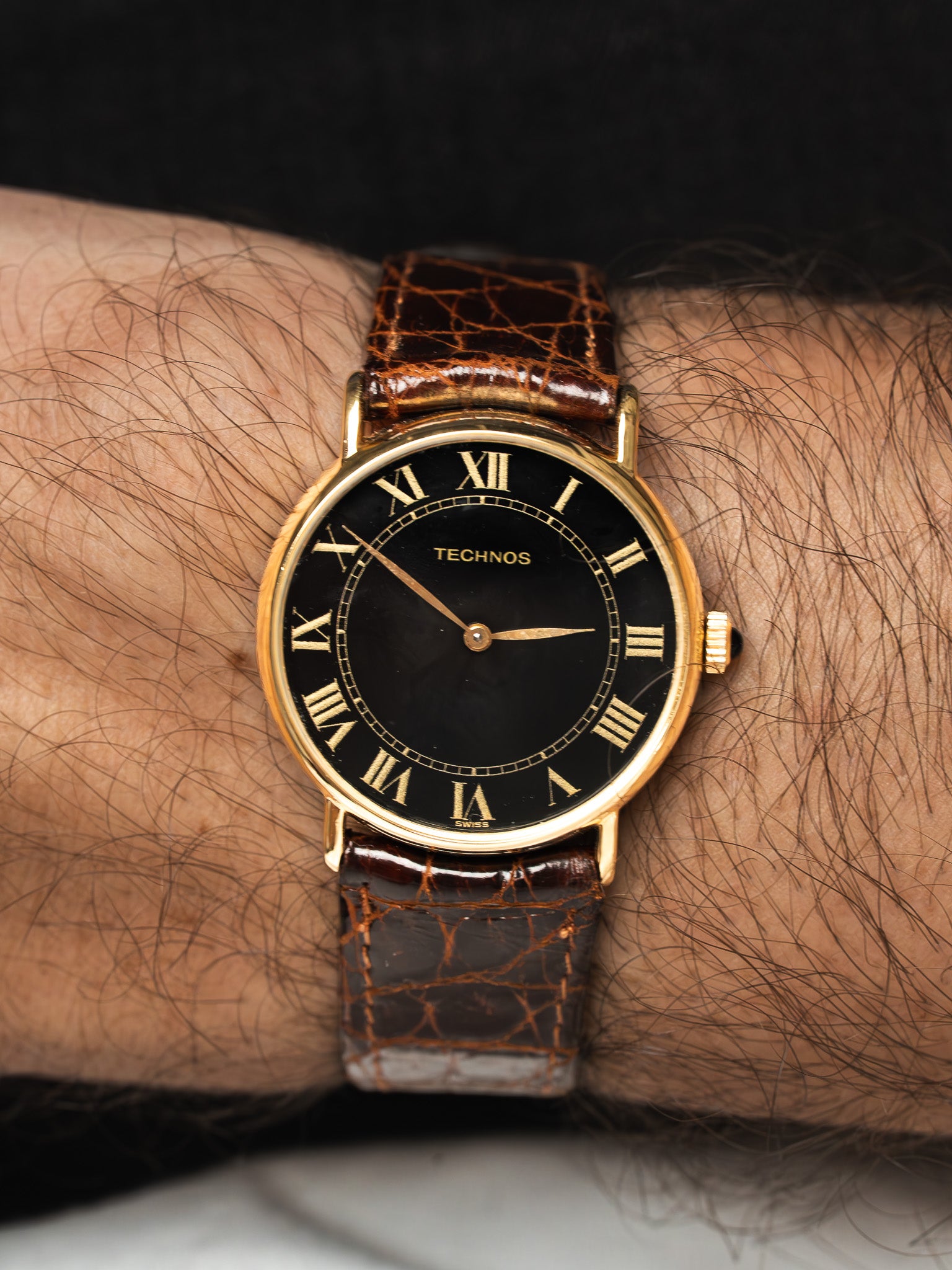 Montre Technos Plaqué Or — Cadran Noir Chiffres Romains (1980s)