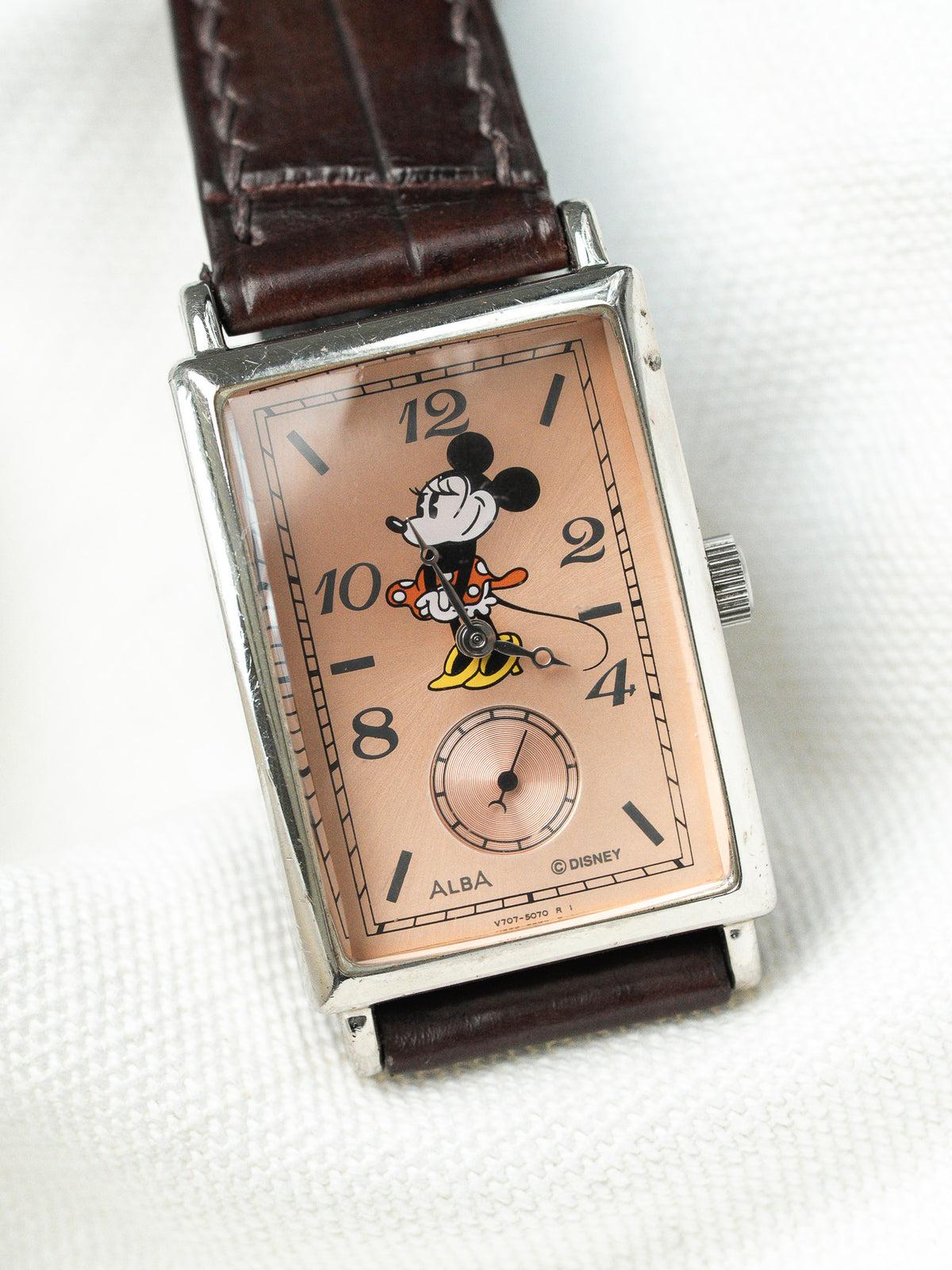Montre Alba vintage rectangulaire au cadran rose avec illustration de Mickey Mouse
