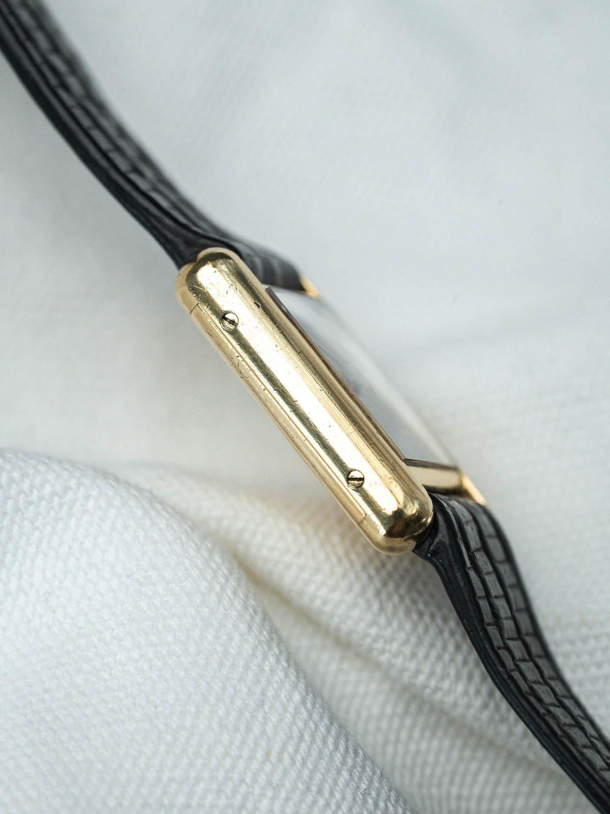 Boucle ardillon dorée - Montre Cartier Must Tank Vermeil - Atelier Victor