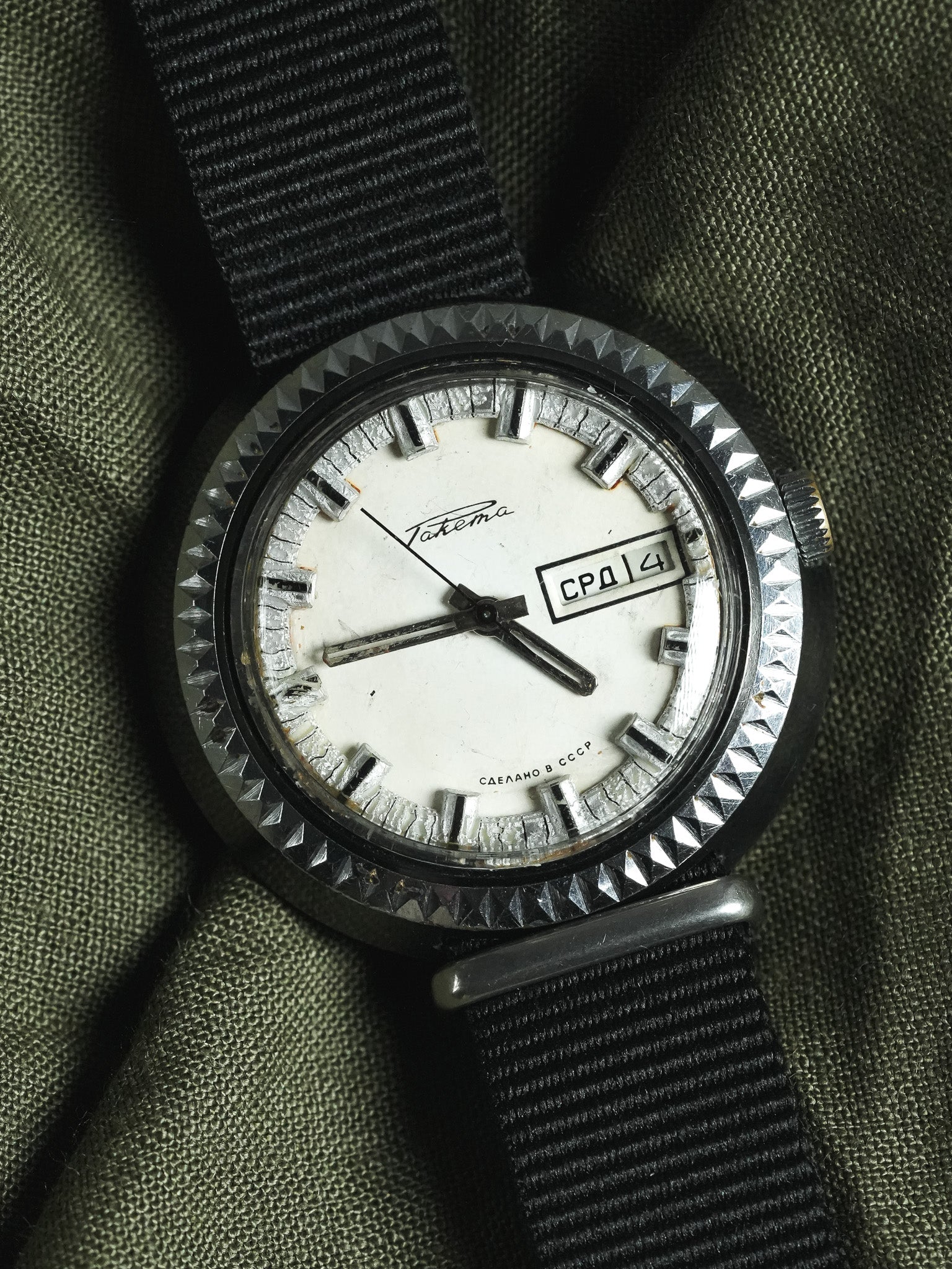 Raketa - Disco Volante Noir Crème - 1970s