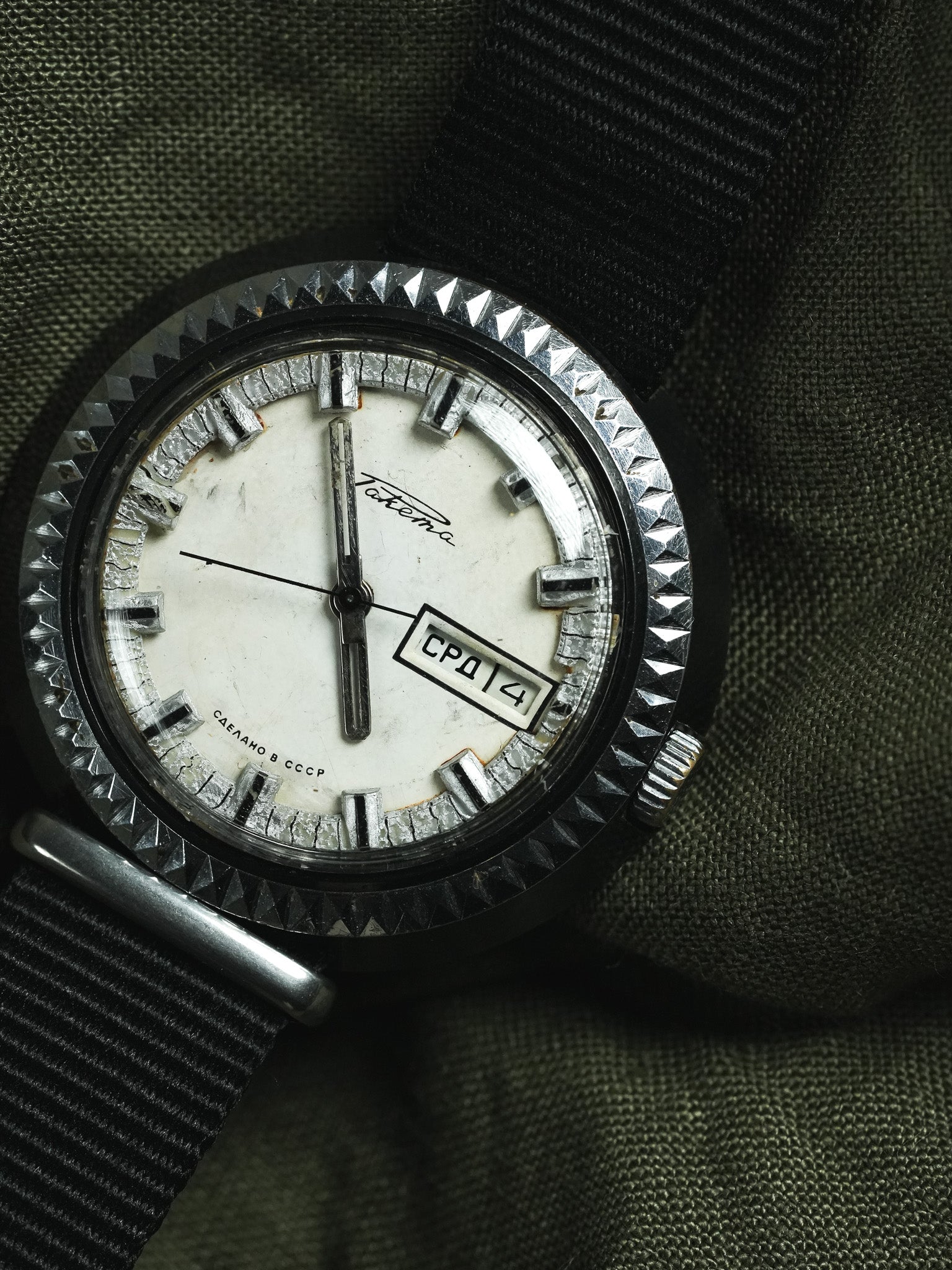 Raketa - Disco Volante Noir Crème - 1970s