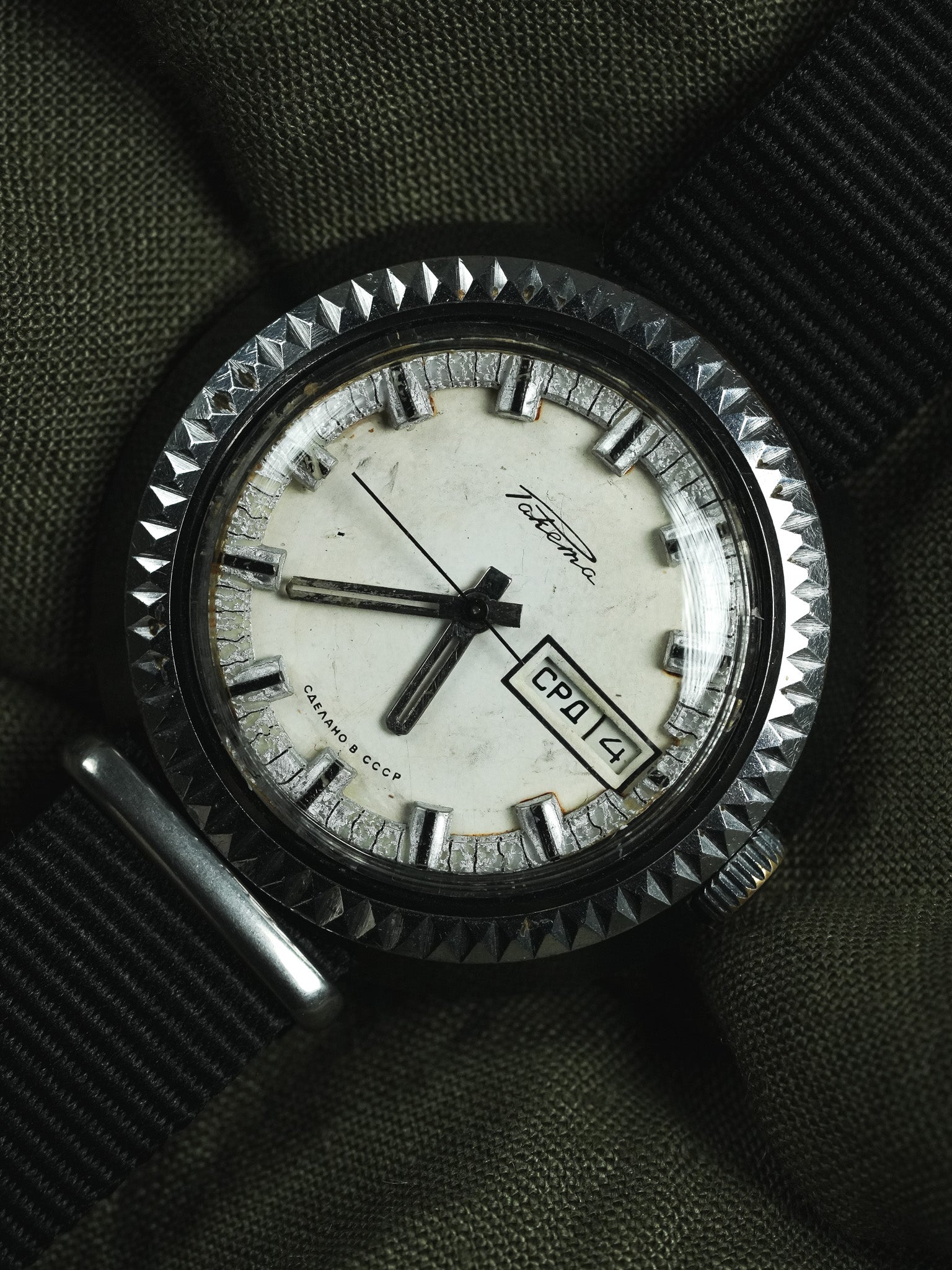 Raketa - Disco Volante Noir Crème - 1970s