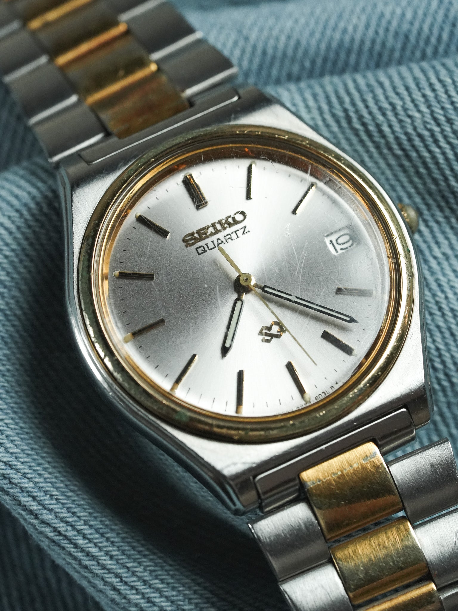 Seiko - SQ فولاذ ذهب تاريخ مينا فضي - 1982