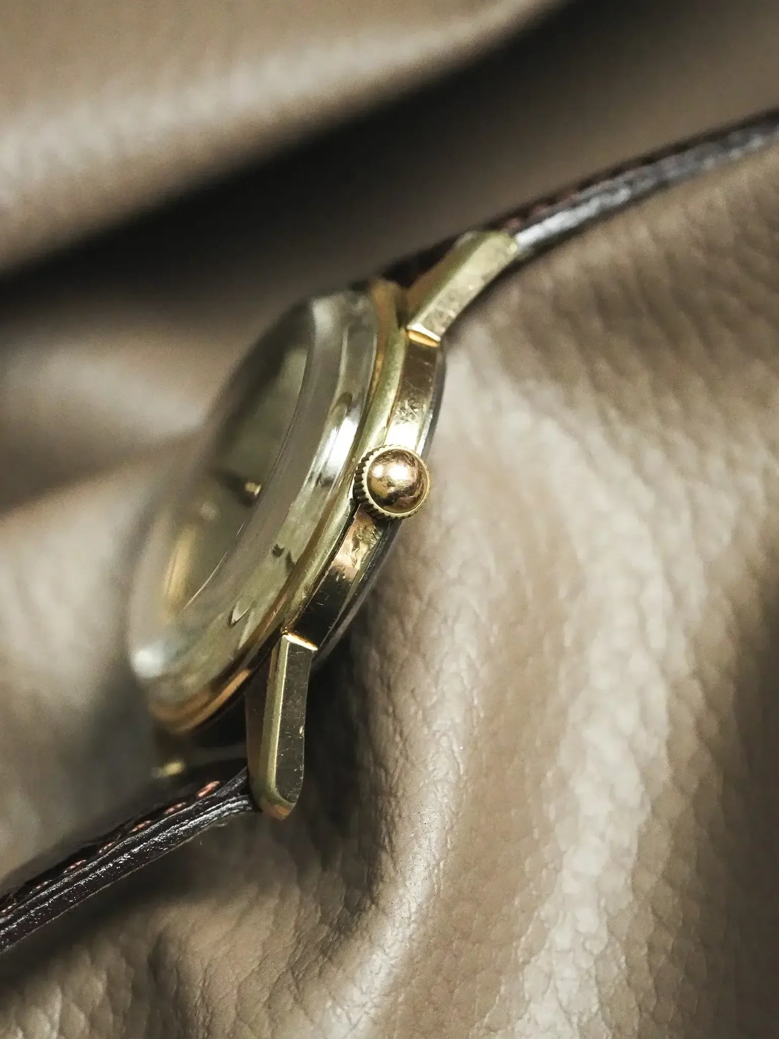 Omega - 14391-6 Plaqué or cadran lin - 1961 - Atelier Victor