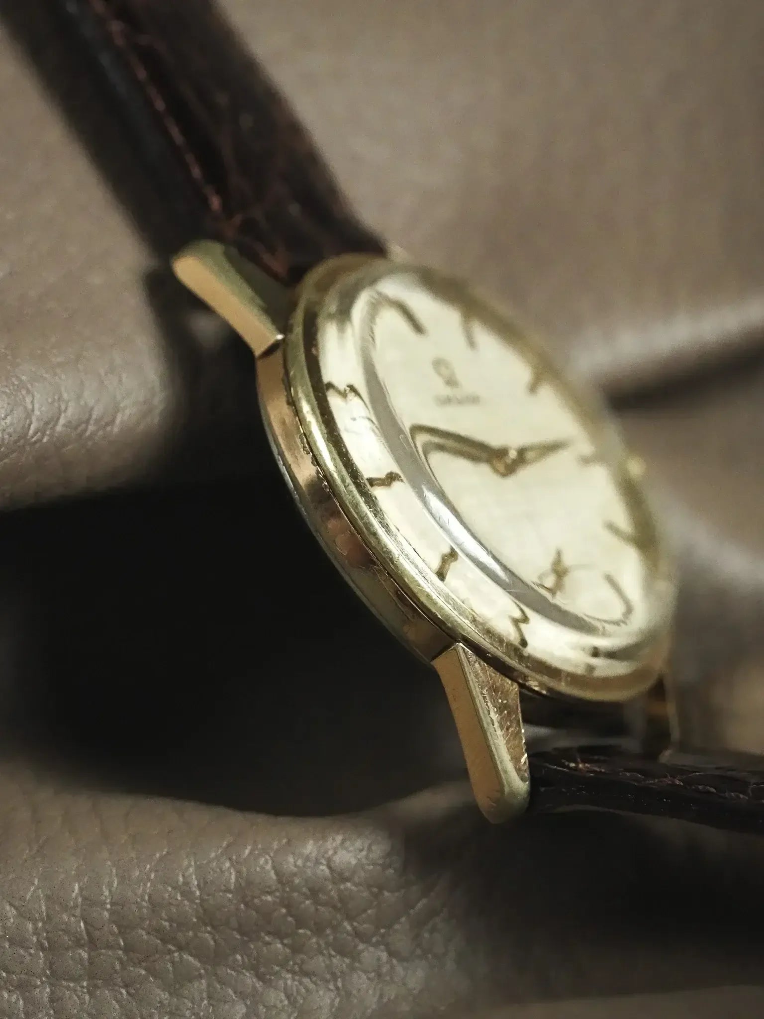 Omega - 14391-6 Plaqué or cadran lin - 1961 - Atelier Victor